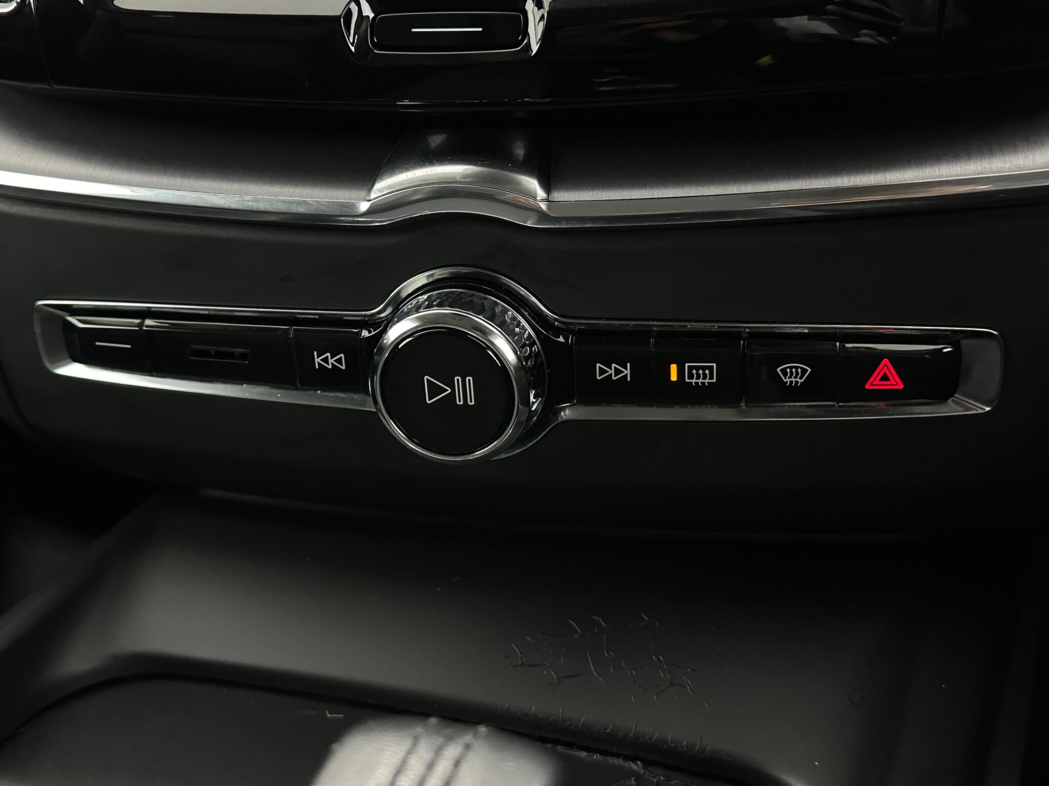 Volvo XC60 view 22