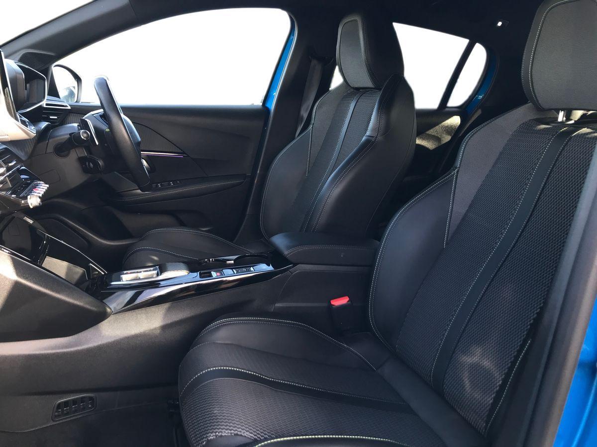 Peugeot 208 view 6