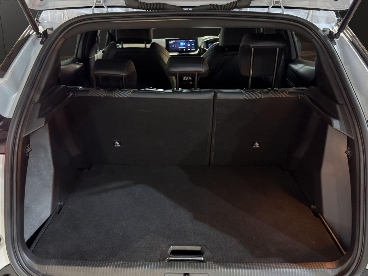 Peugeot E-2008 view 8