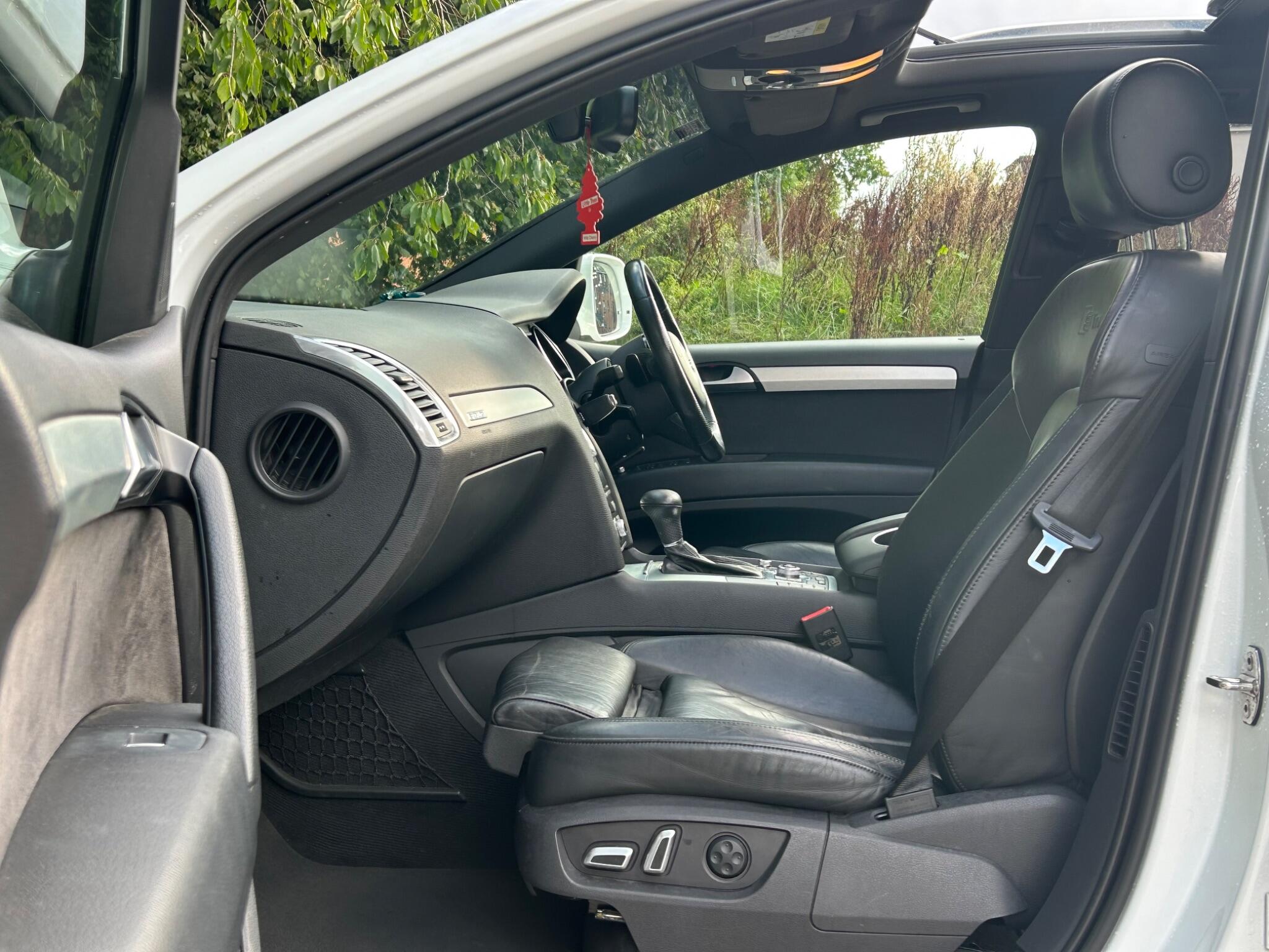Audi Q7 view 27