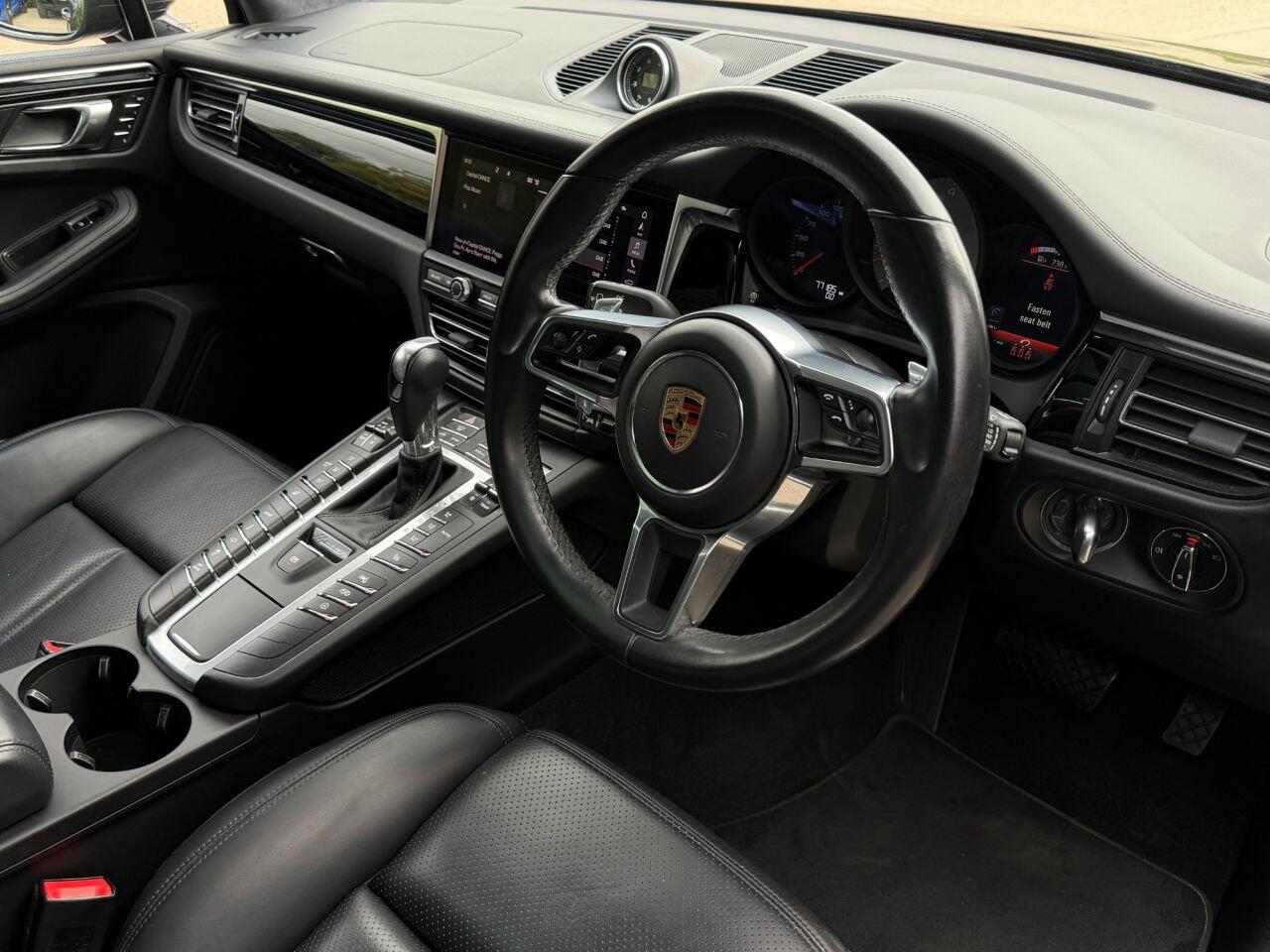 Porsche Macan view 41