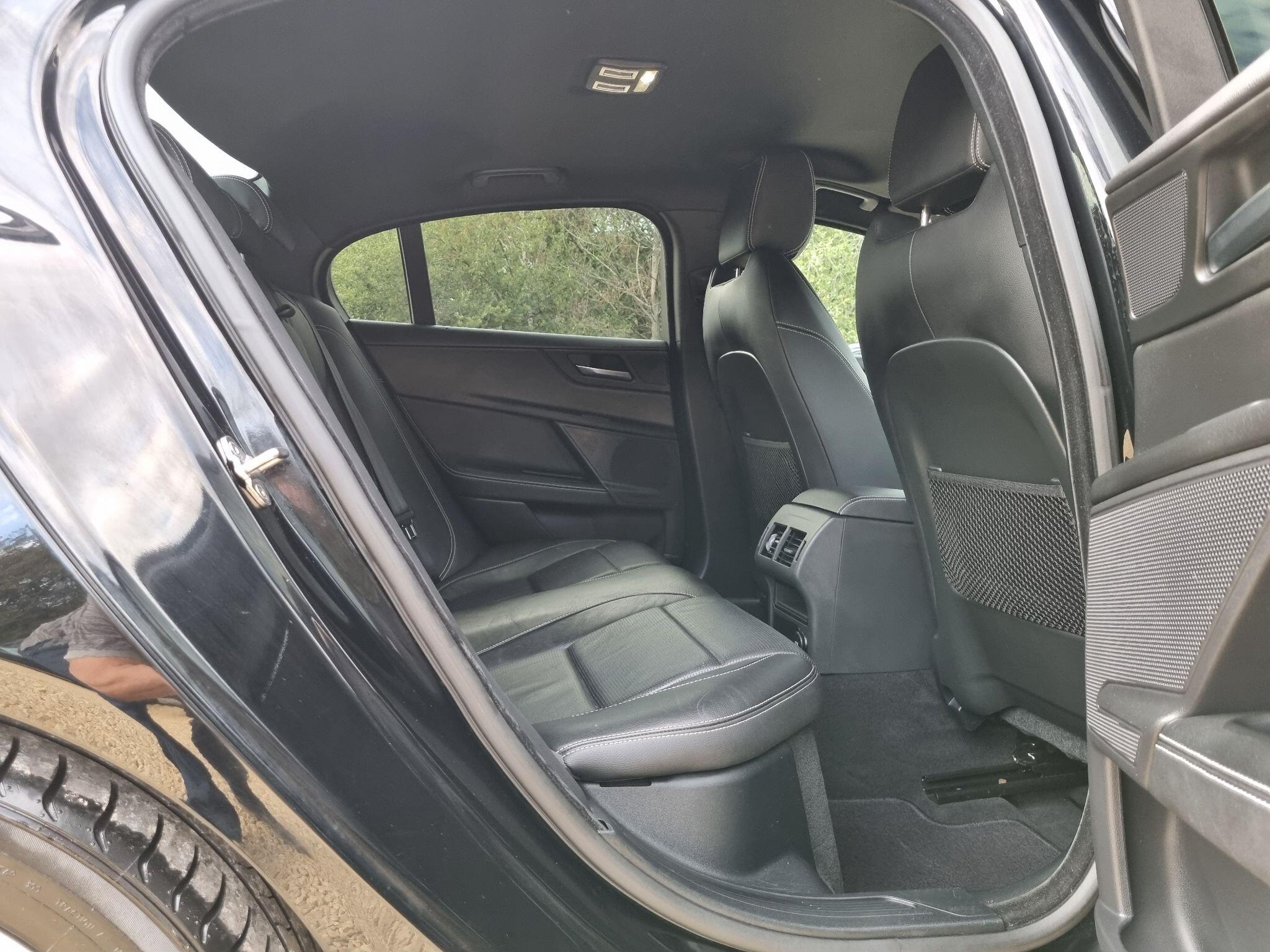 Jaguar Xe view 40