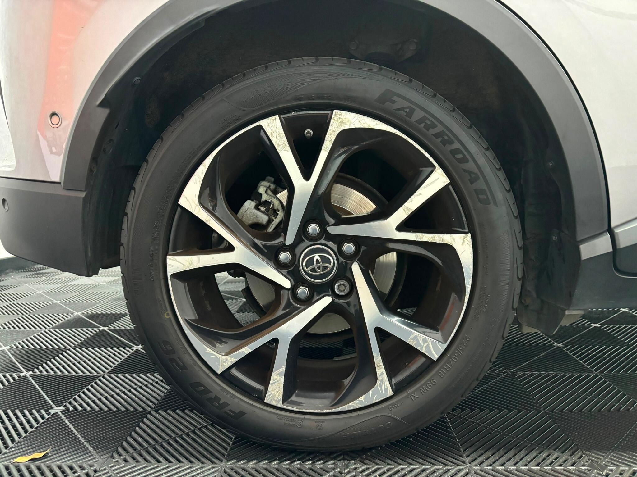 Toyota C-HR view 31
