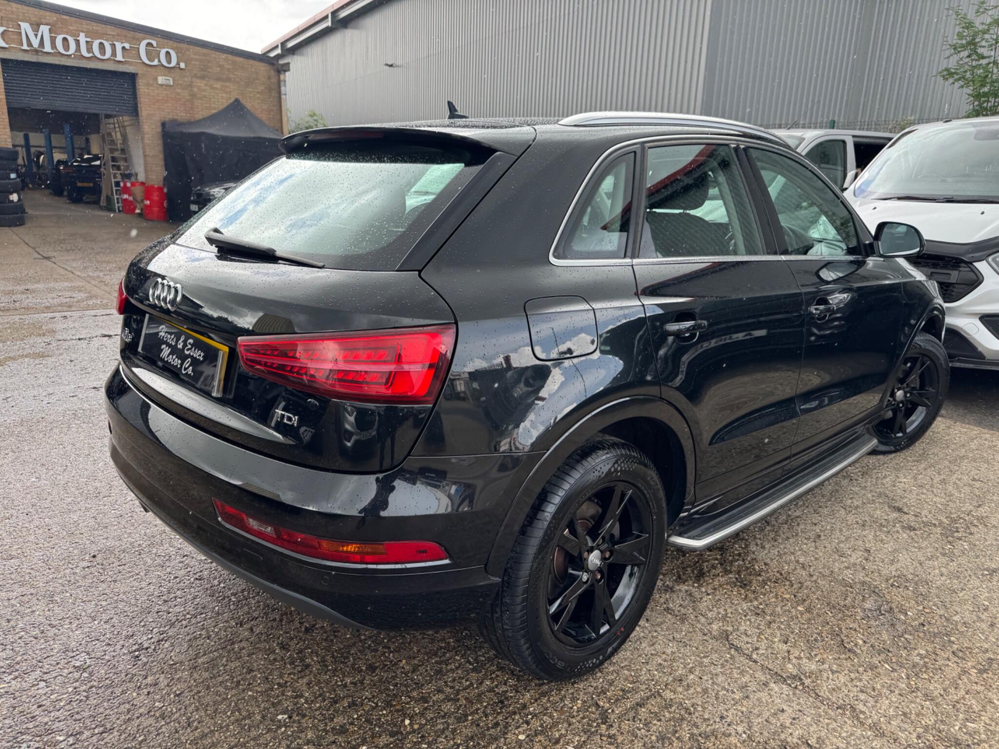 Audi Q3 view 13