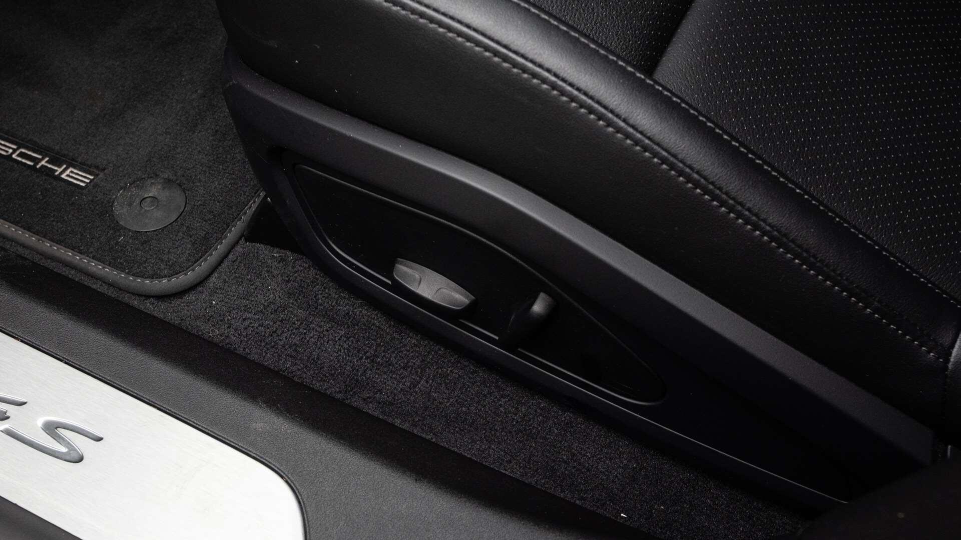 Porsche Taycan view 19