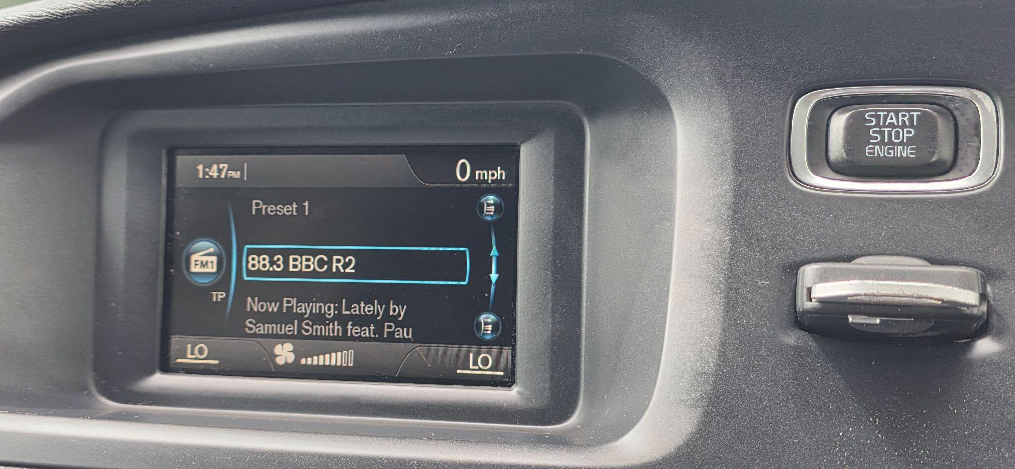 Volvo V40 Cross Country view 16