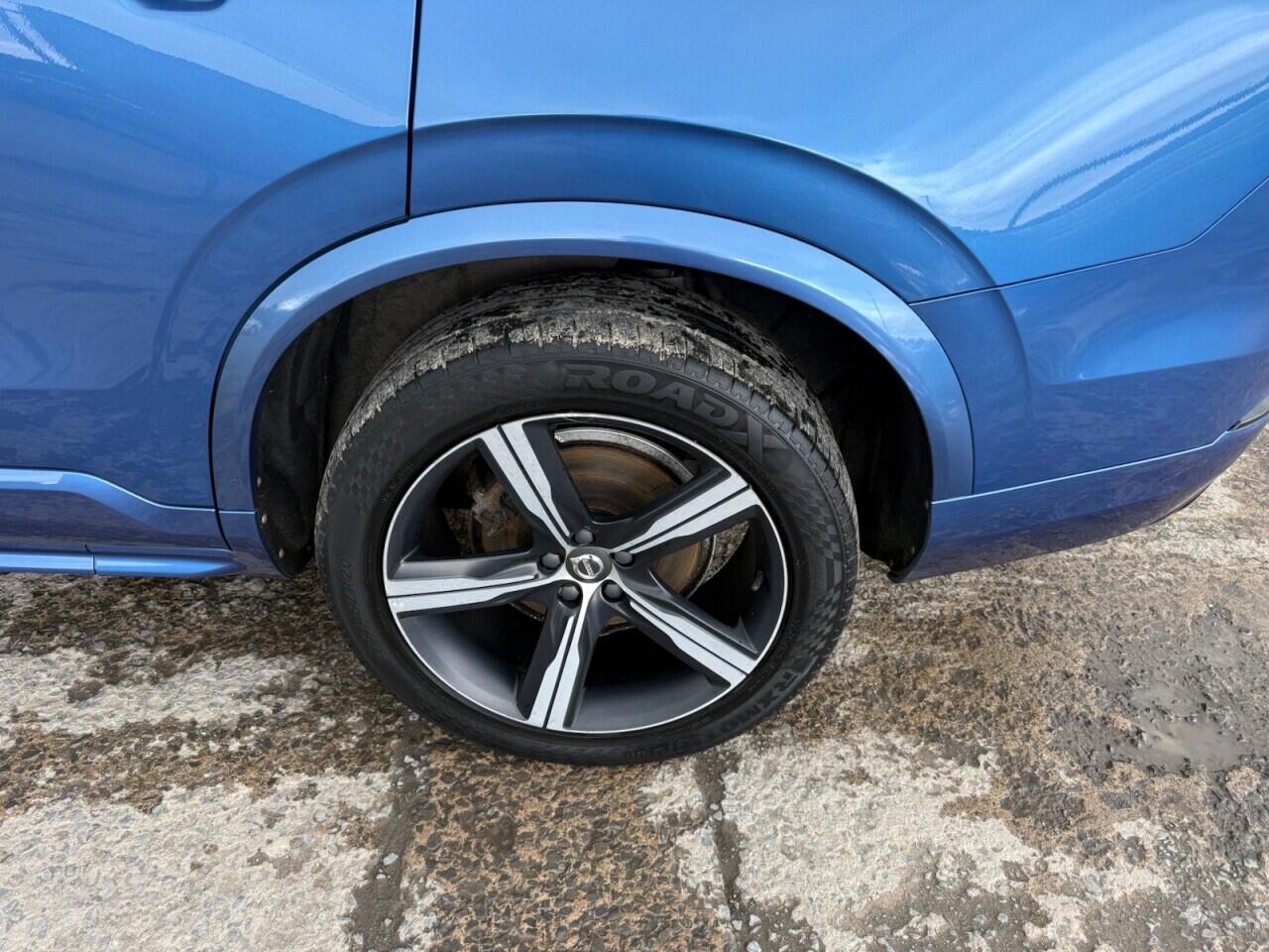 Volvo XC90 view 5