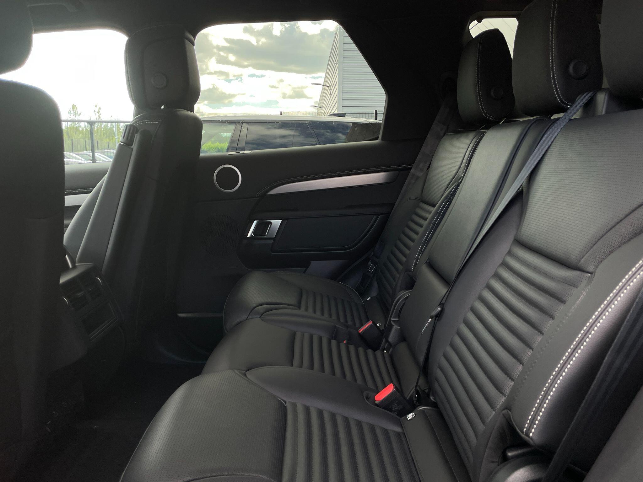 Land Rover Discovery view 15