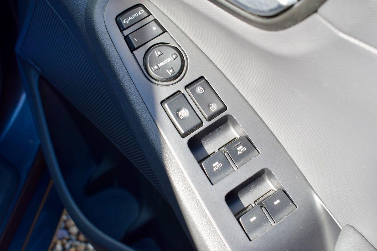 Hyundai Ioniq view 25