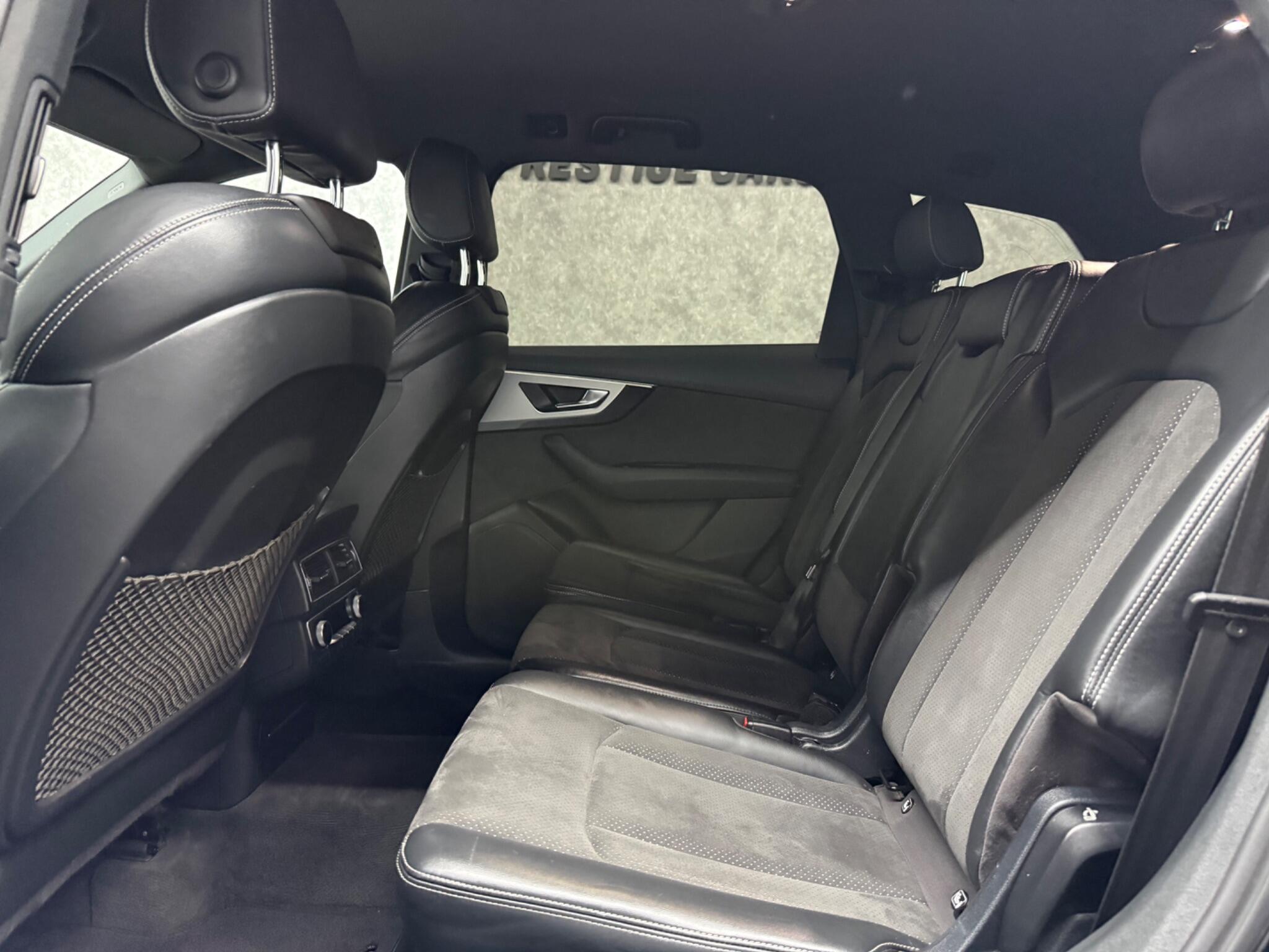 Audi Q7 view 19