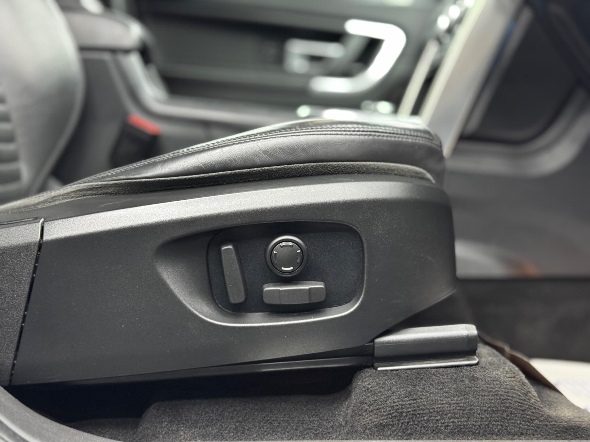 Land Rover Discovery Sport view 42