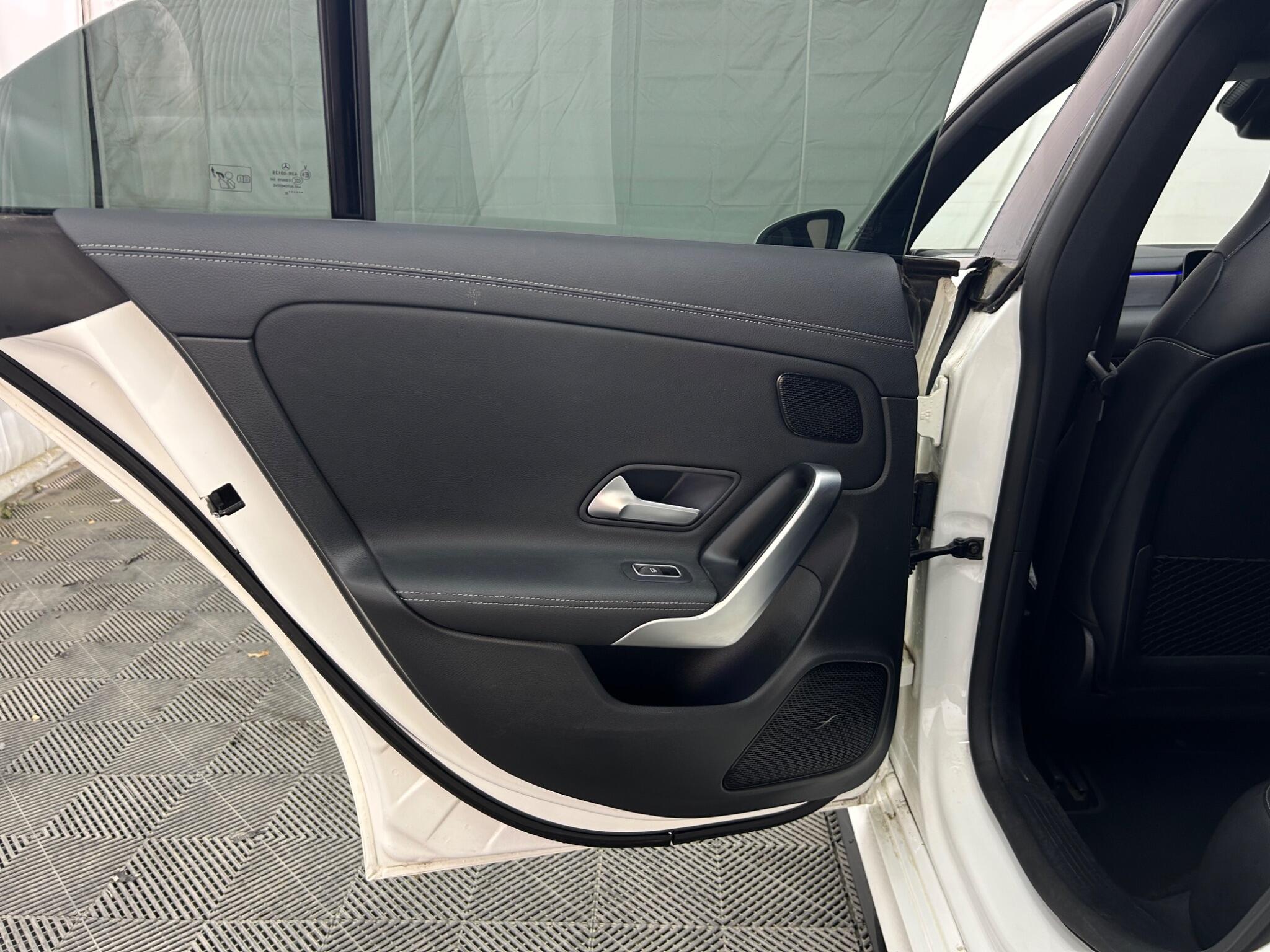 Mercedes-Benz Cla view 33