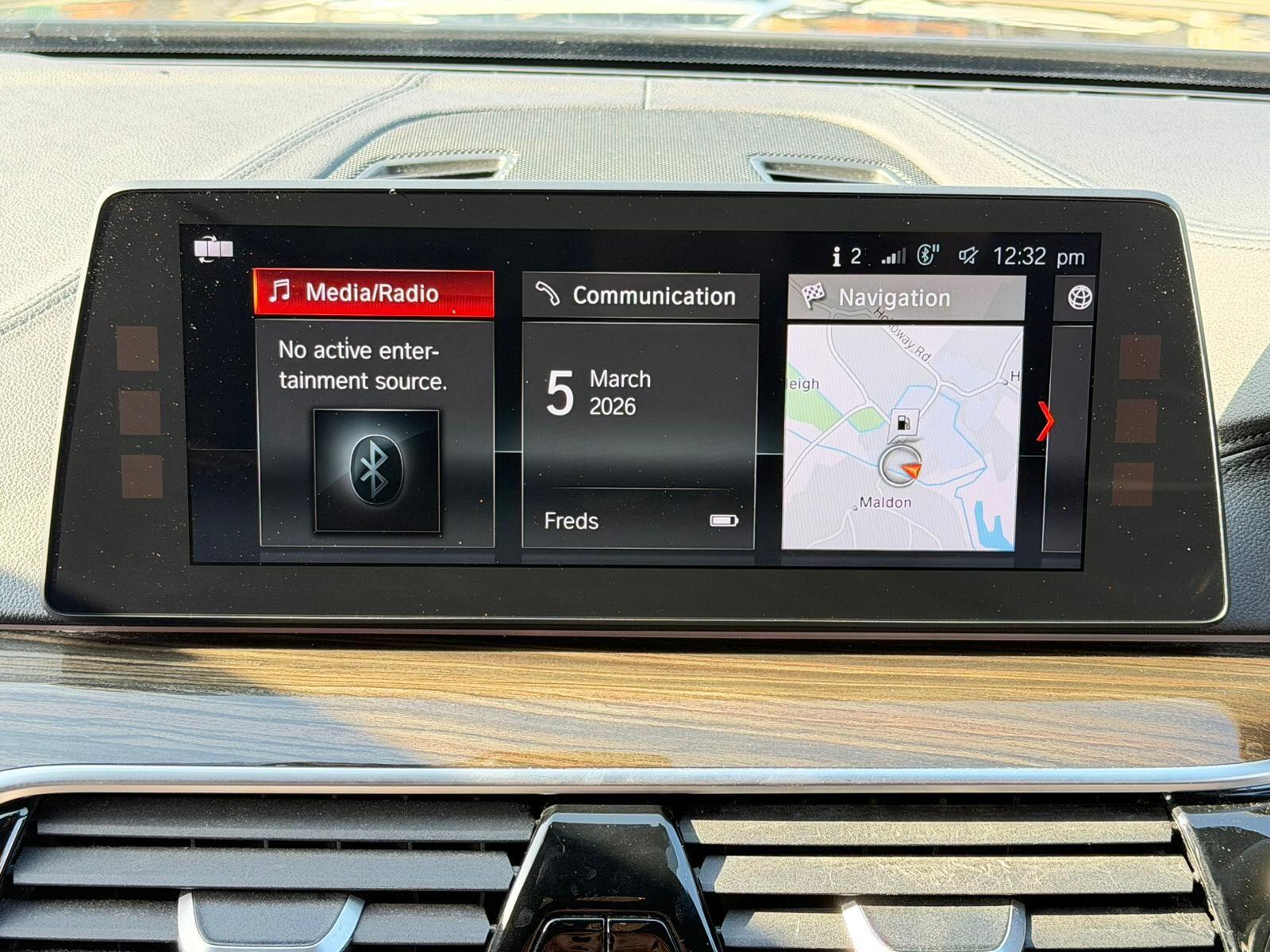BMW 5 Series view 4