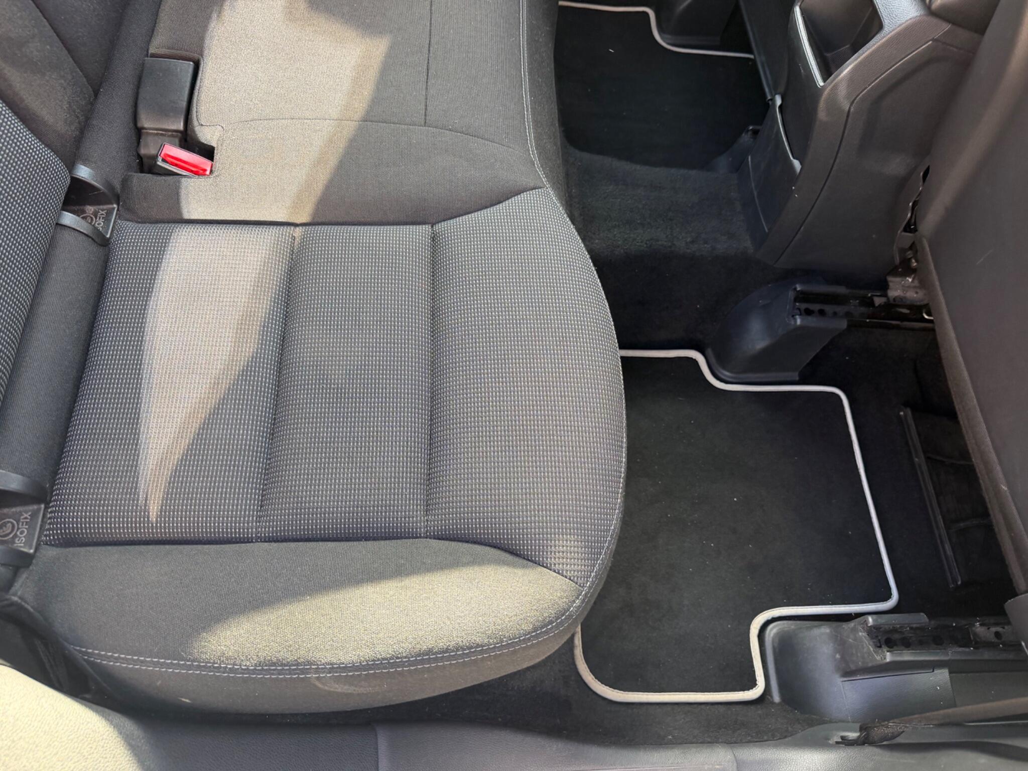 Mercedes-Benz B-Class view 23
