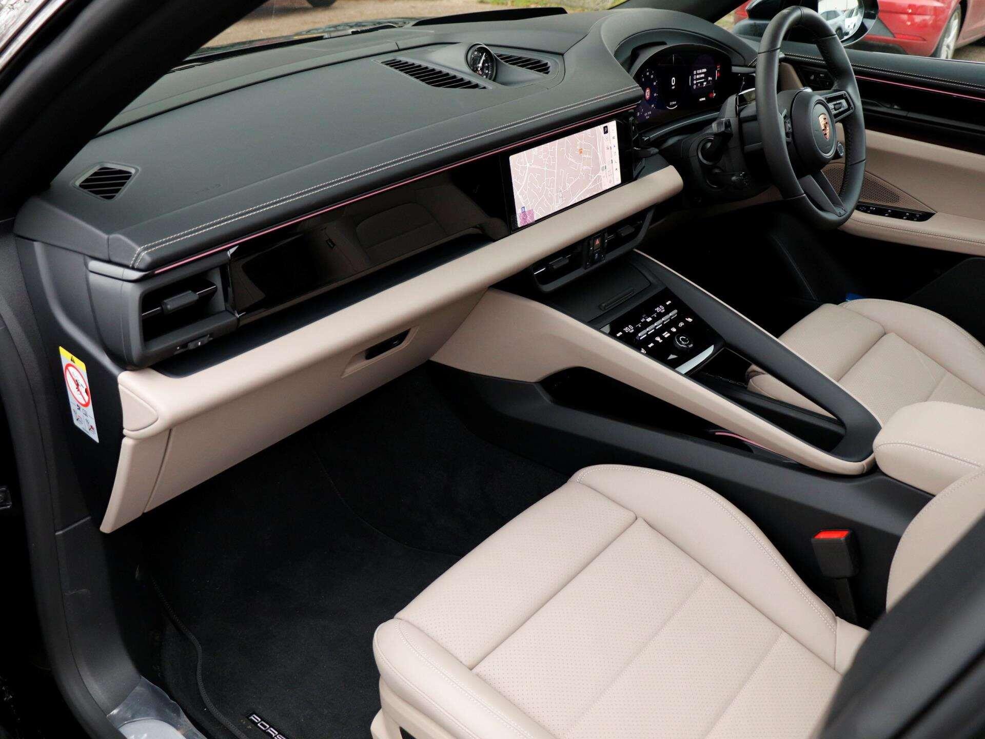 Porsche Macan view 9