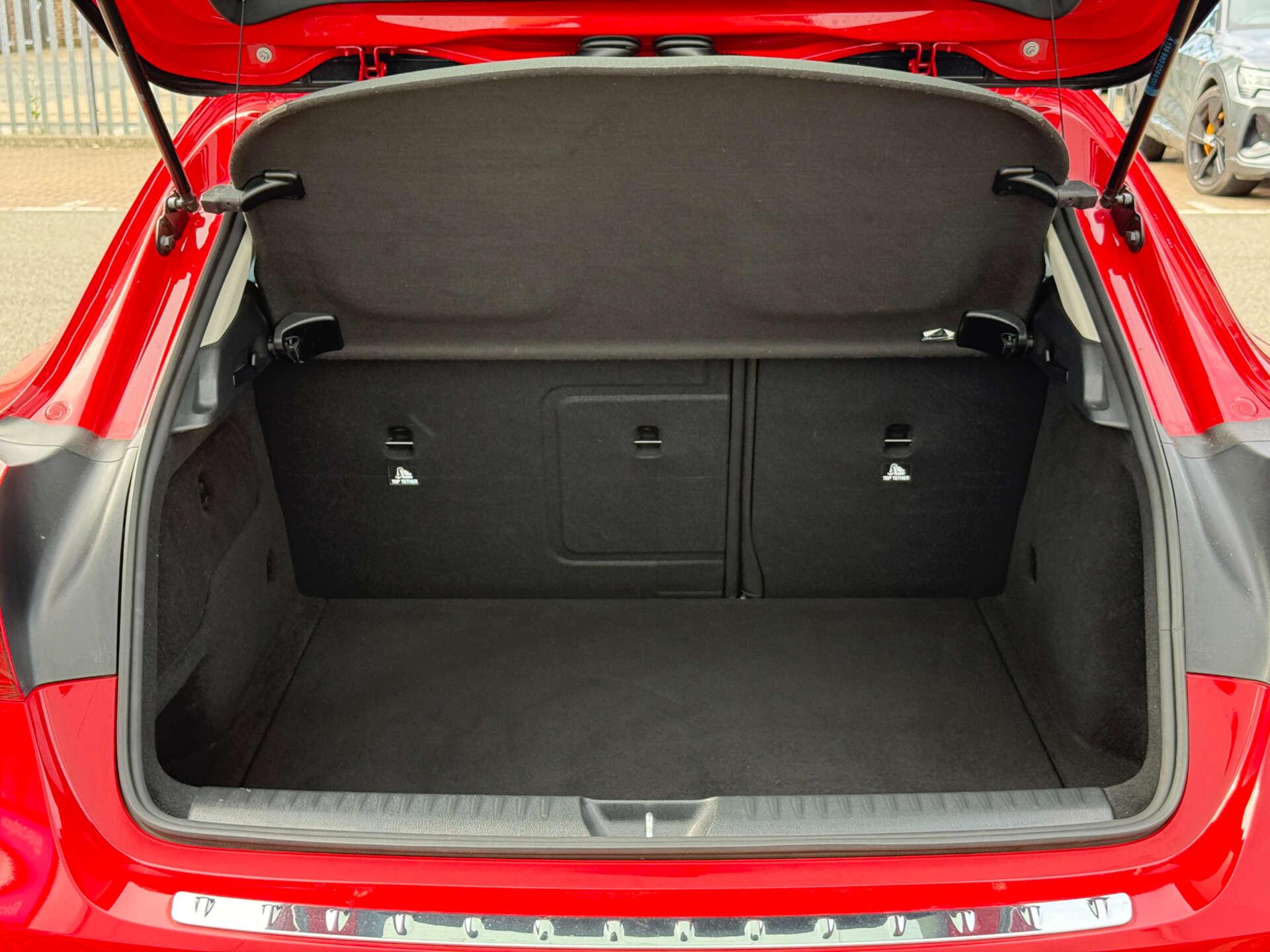 Mercedes-Benz GLA view 31