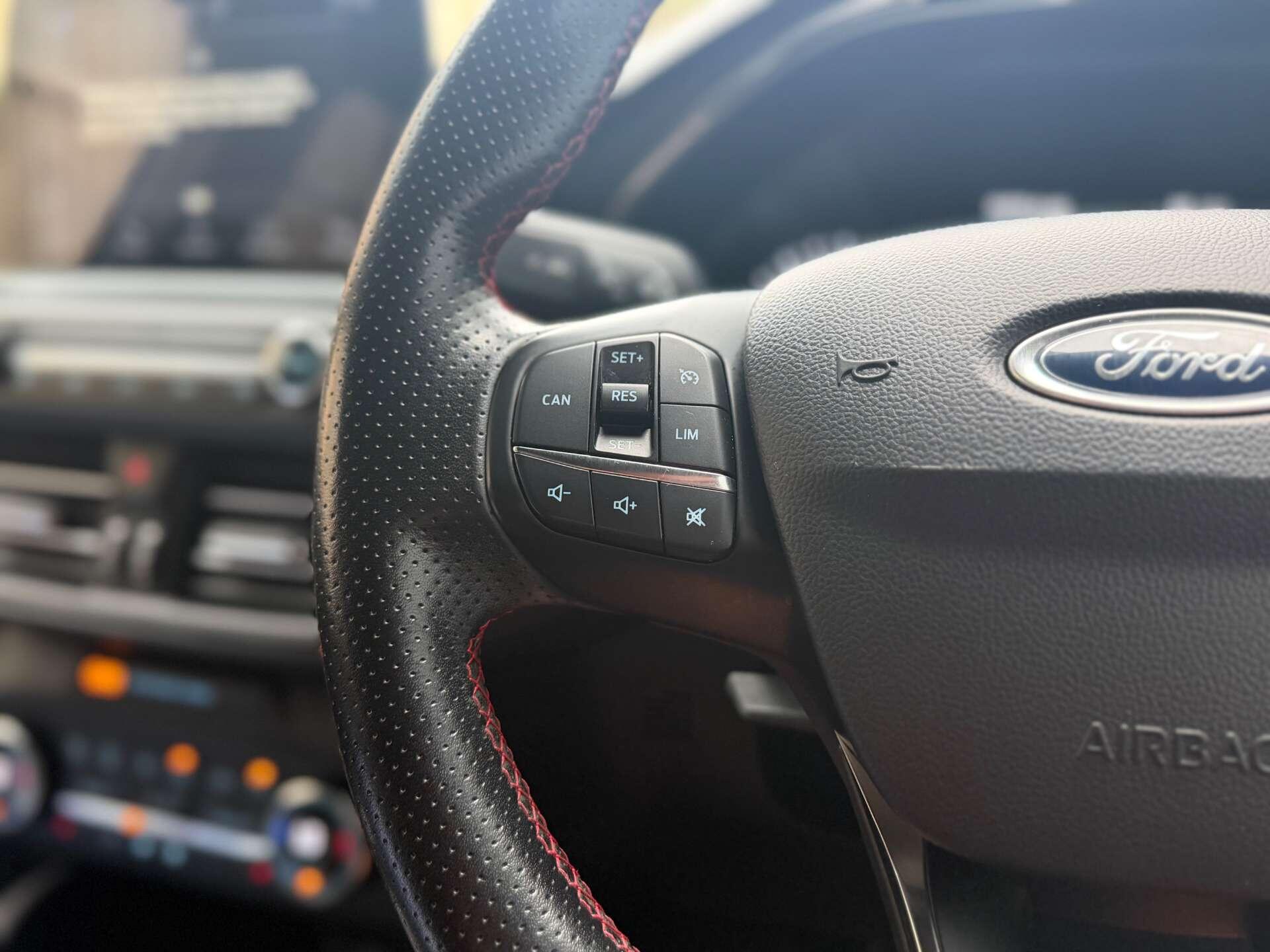 Ford Focus view 22