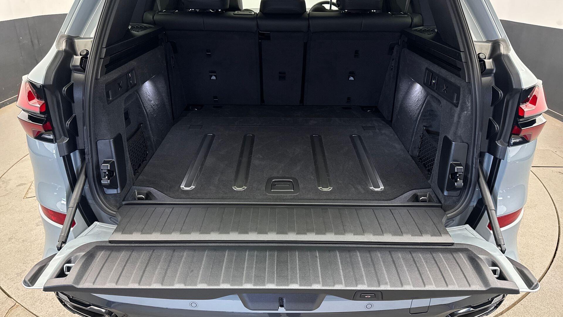 BMW X5 view 13