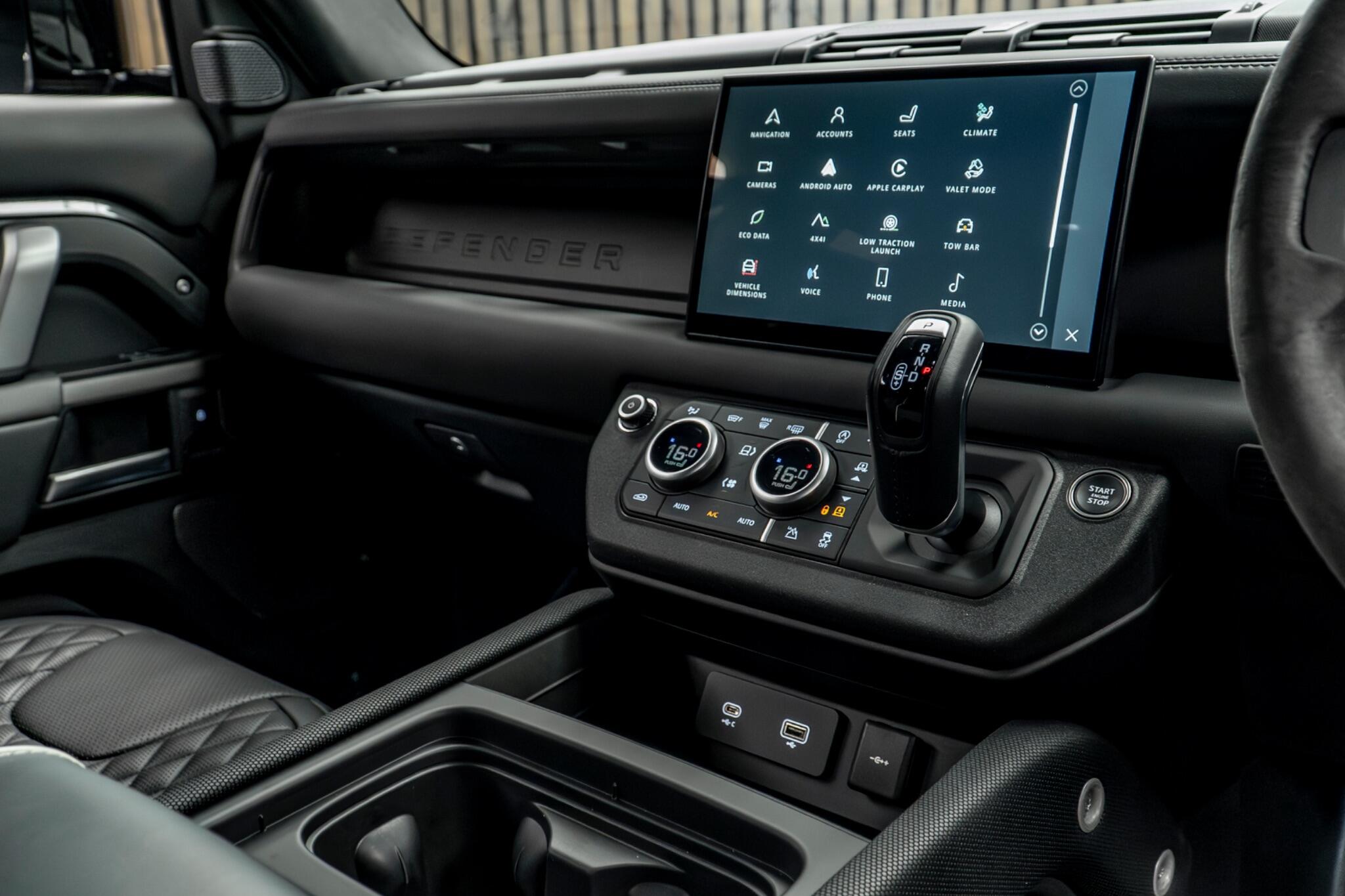 Land Rover Defender view 25