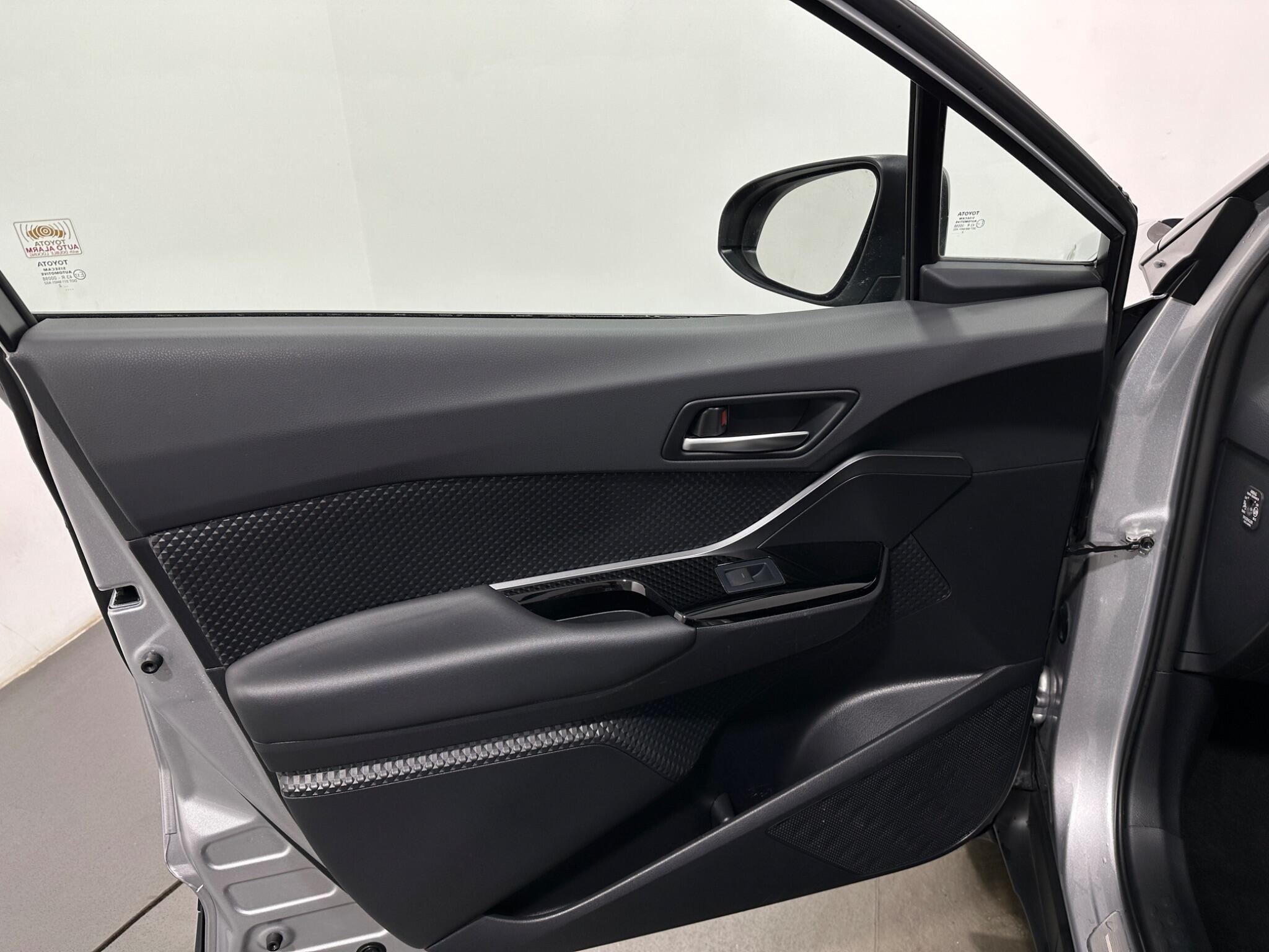 Toyota C-HR view 36