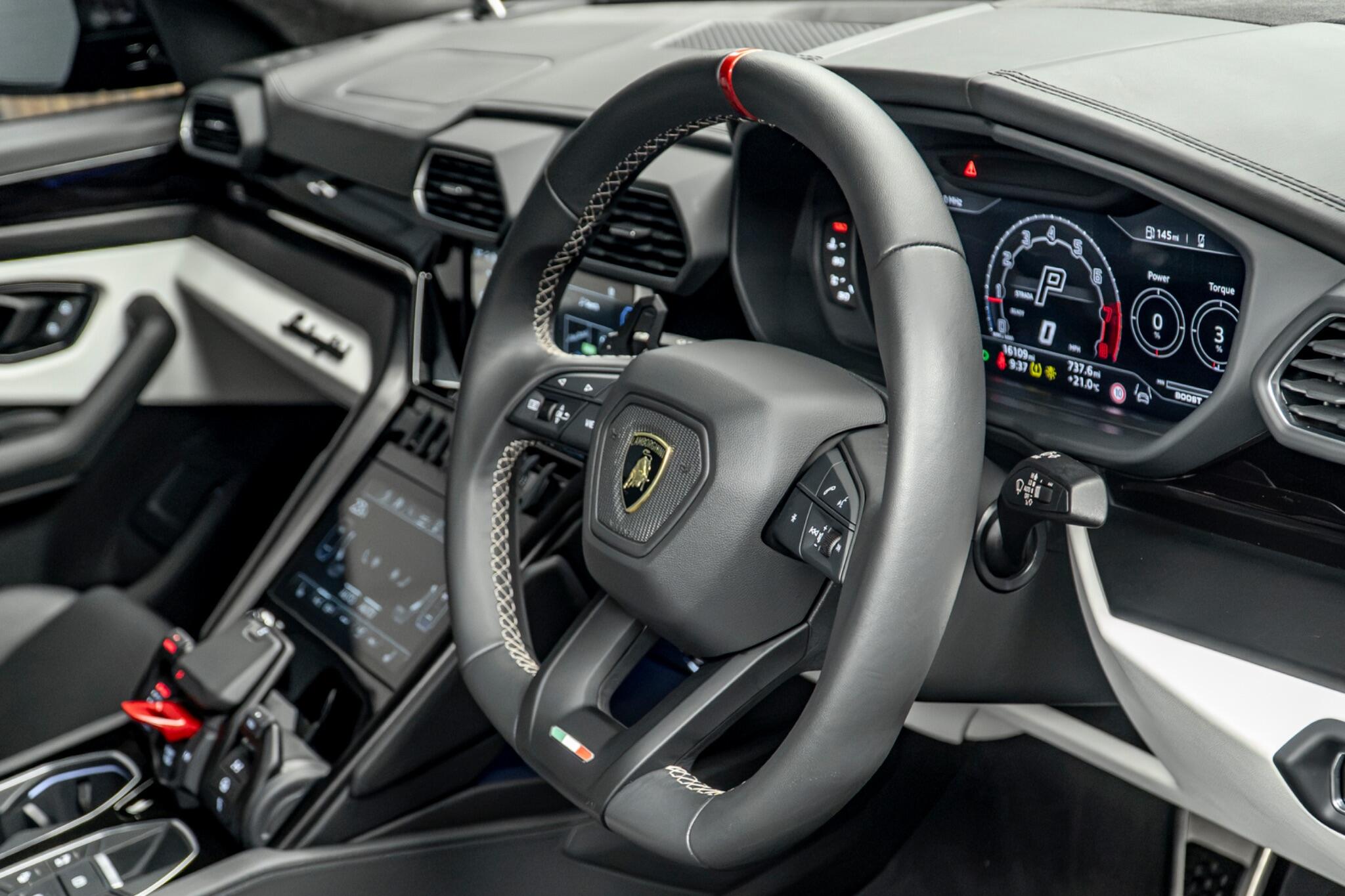 Lamborghini Urus view 28