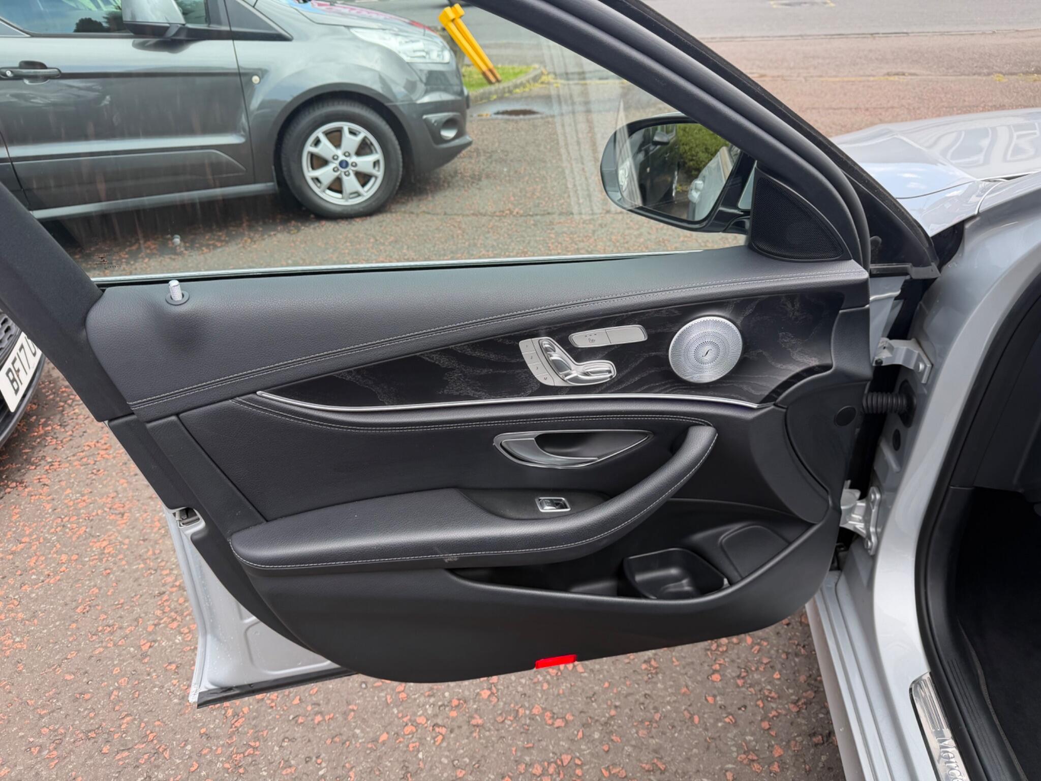 Mercedes-Benz E Class view 9