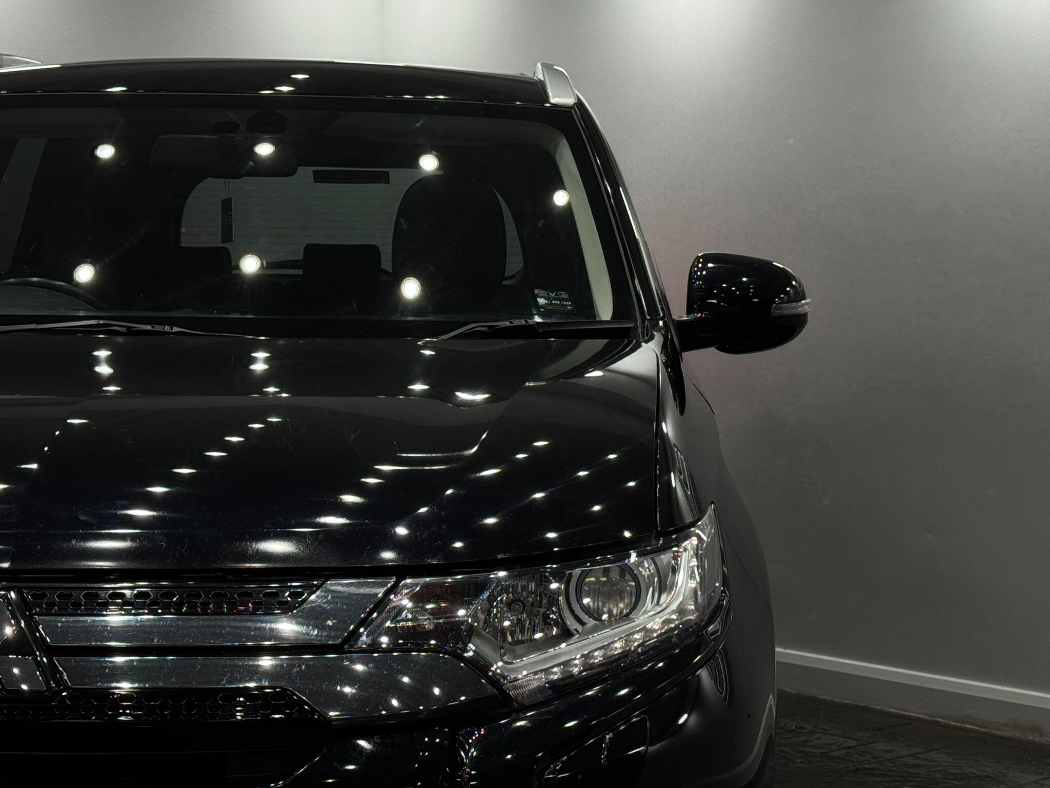 Mitsubishi Outlander view 16
