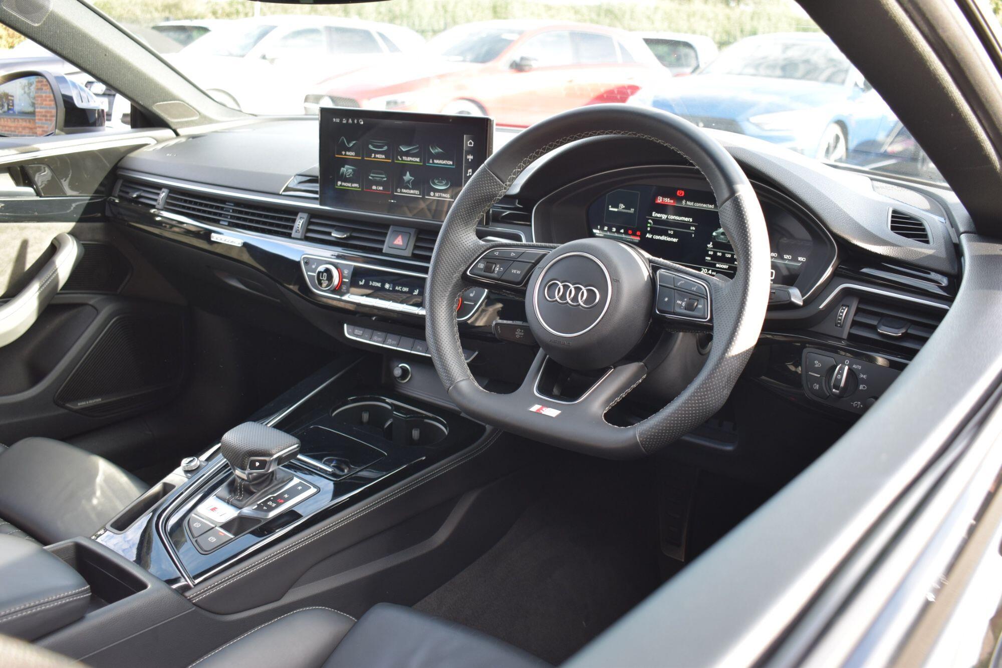 Audi S5 view 11