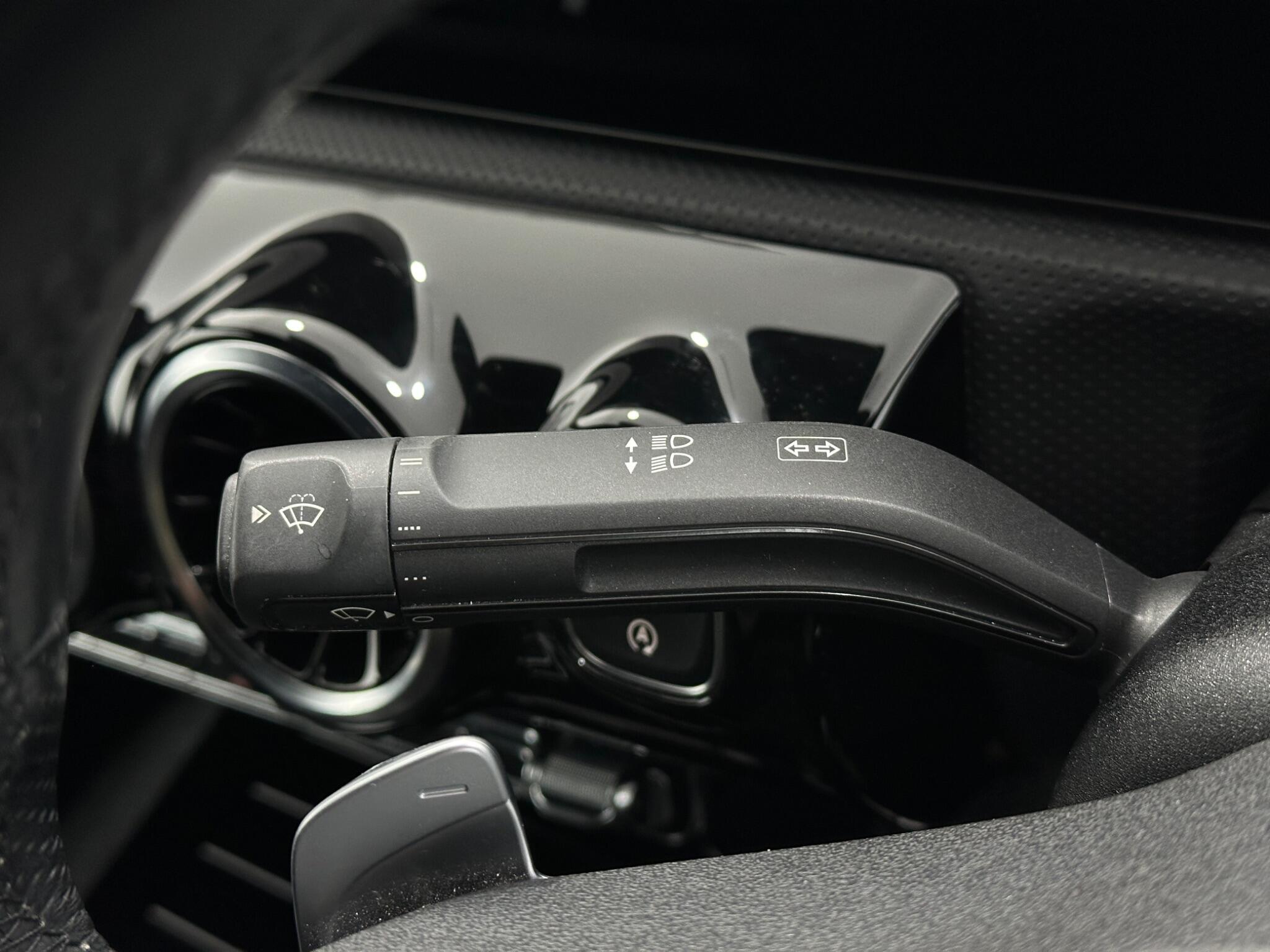 Mercedes-Benz Mercedes-Benz CLA view 14