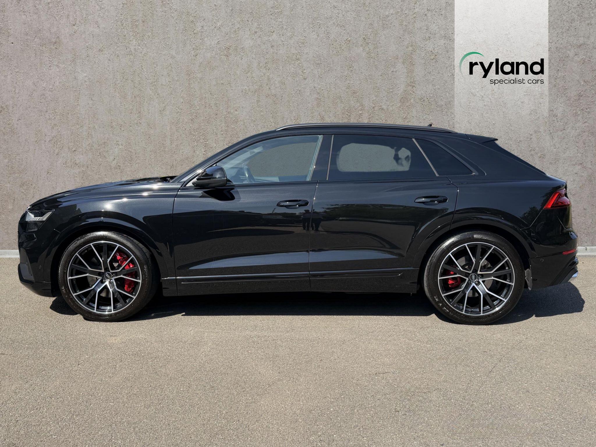 Audi SQ8 view 4