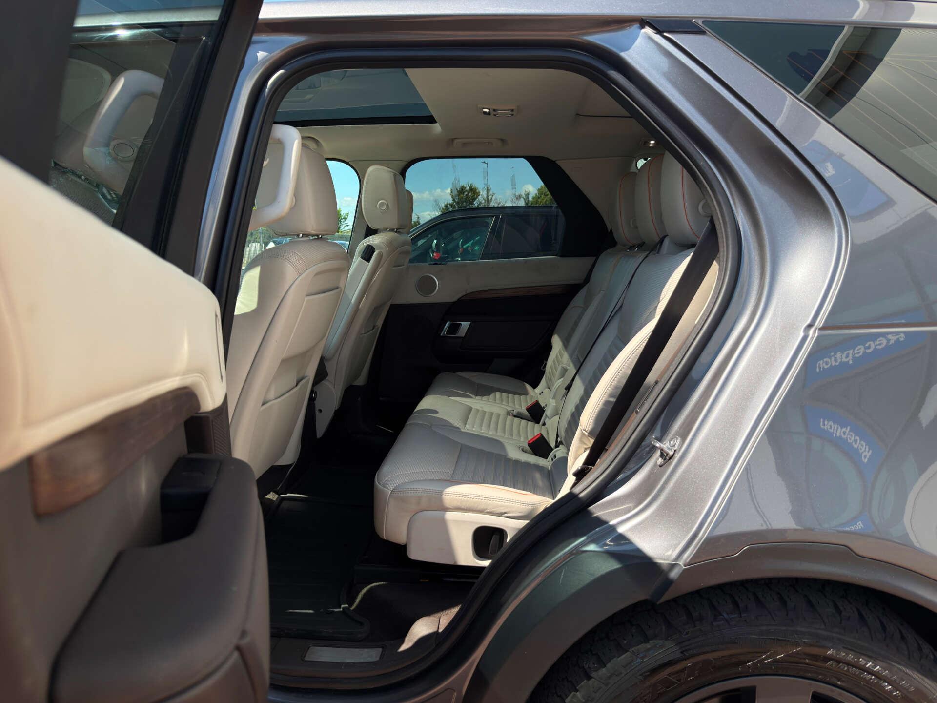Land Rover Discovery 3 view 35