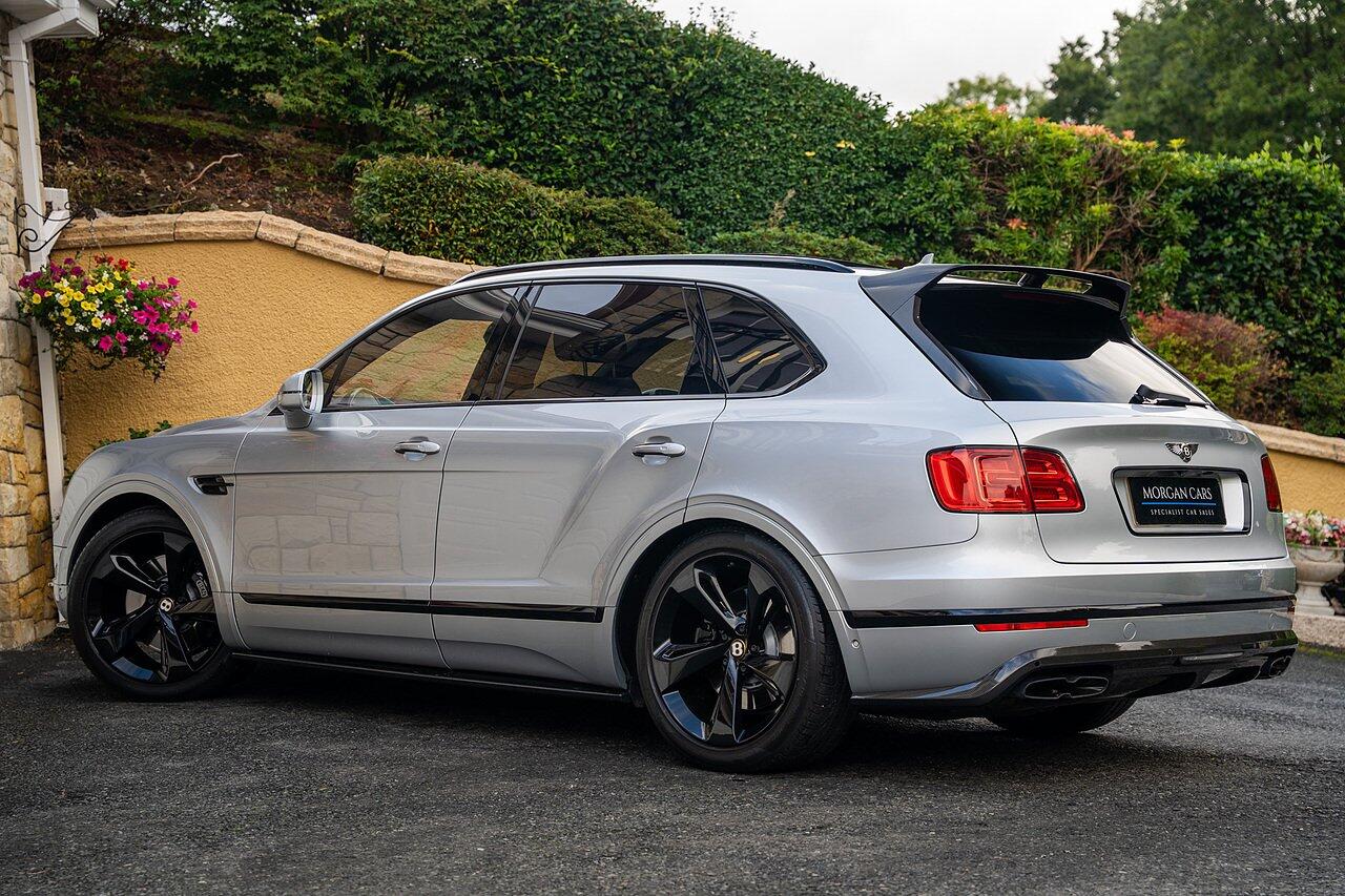 Bentley Bentayga view 16