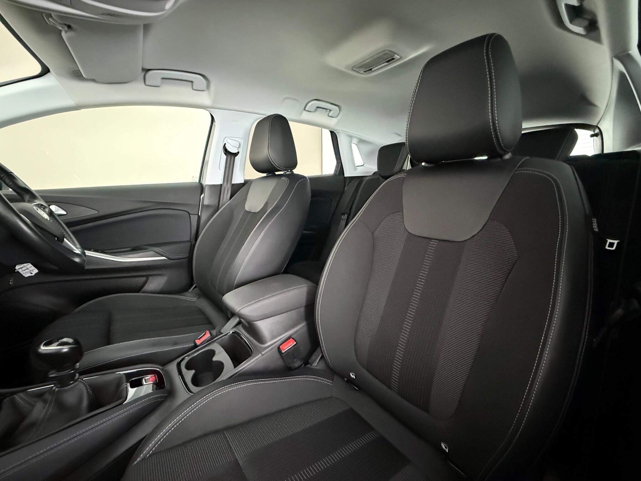Vauxhall Grandland view 32