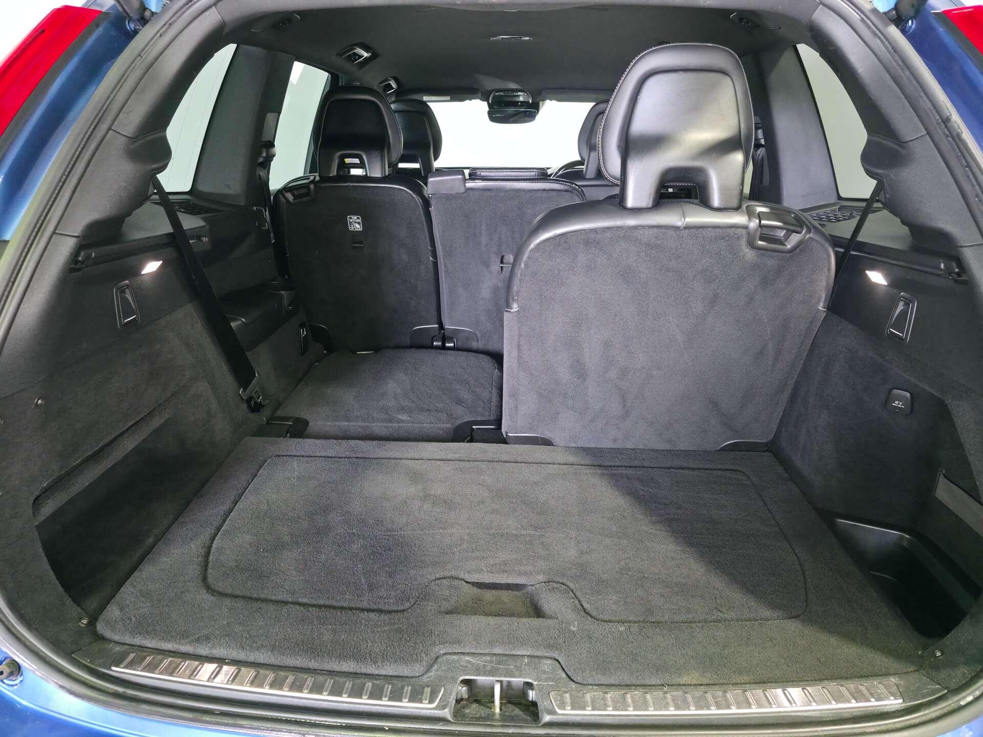 Volvo XC90 view 22