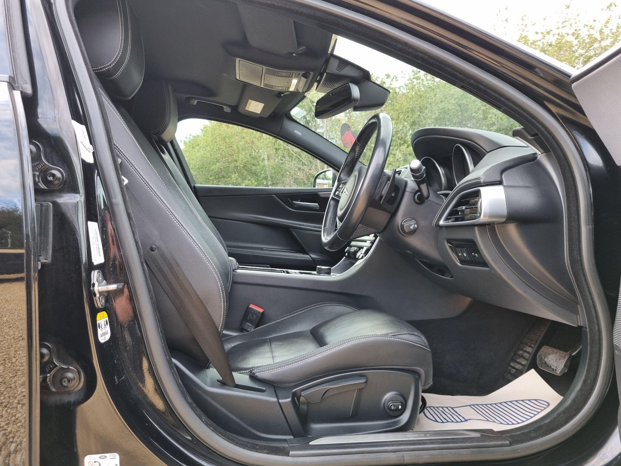 Jaguar Xe view 32