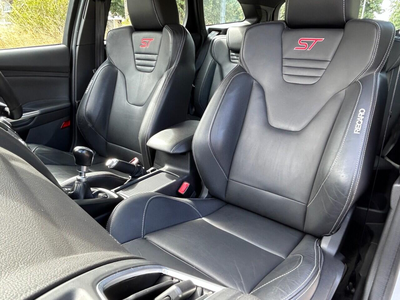 Ford Focus view 21