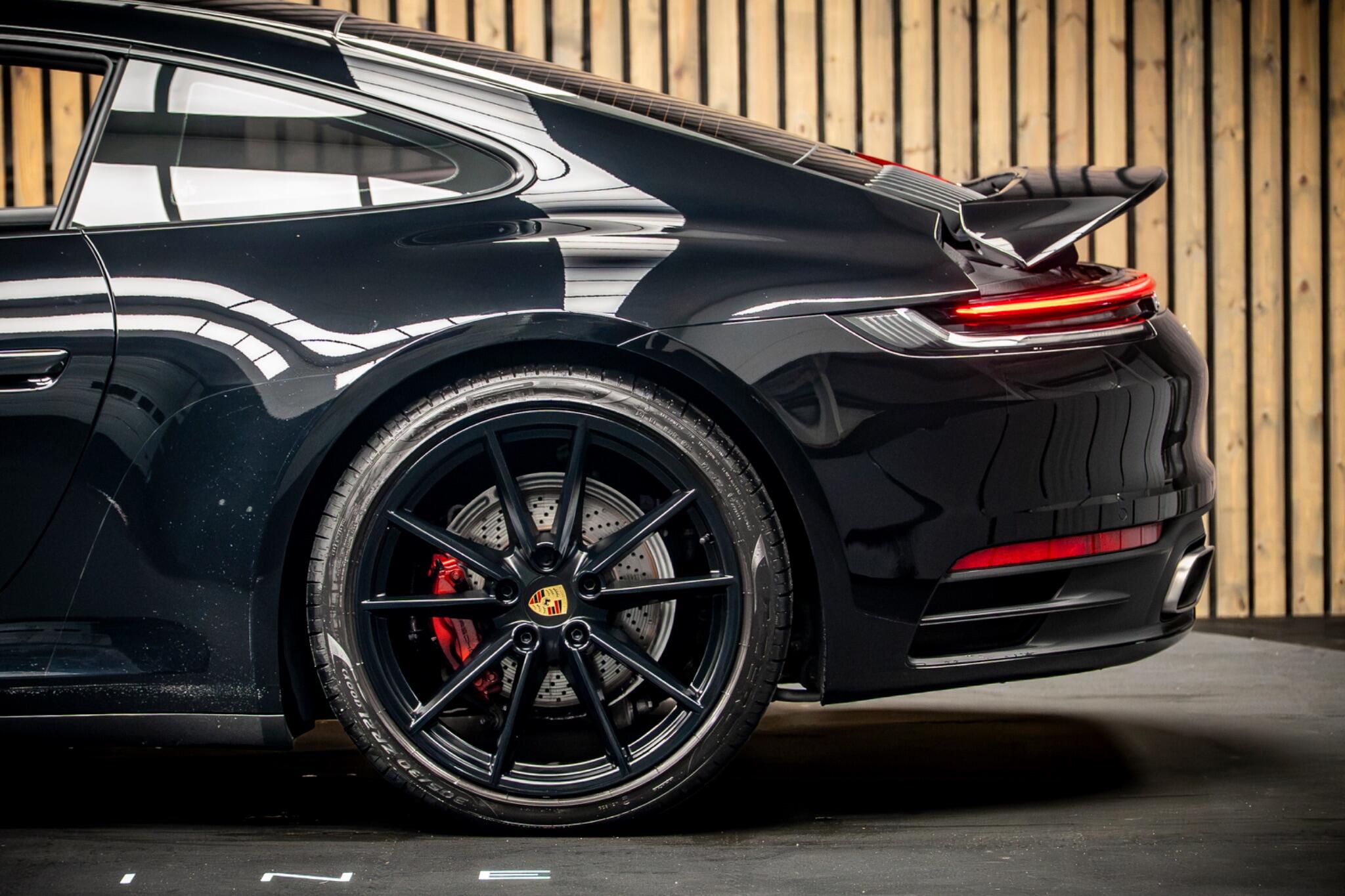 Porsche 911 view 18