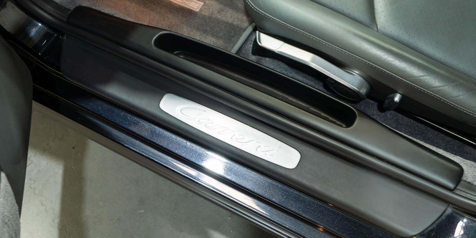 Porsche 911 view 27