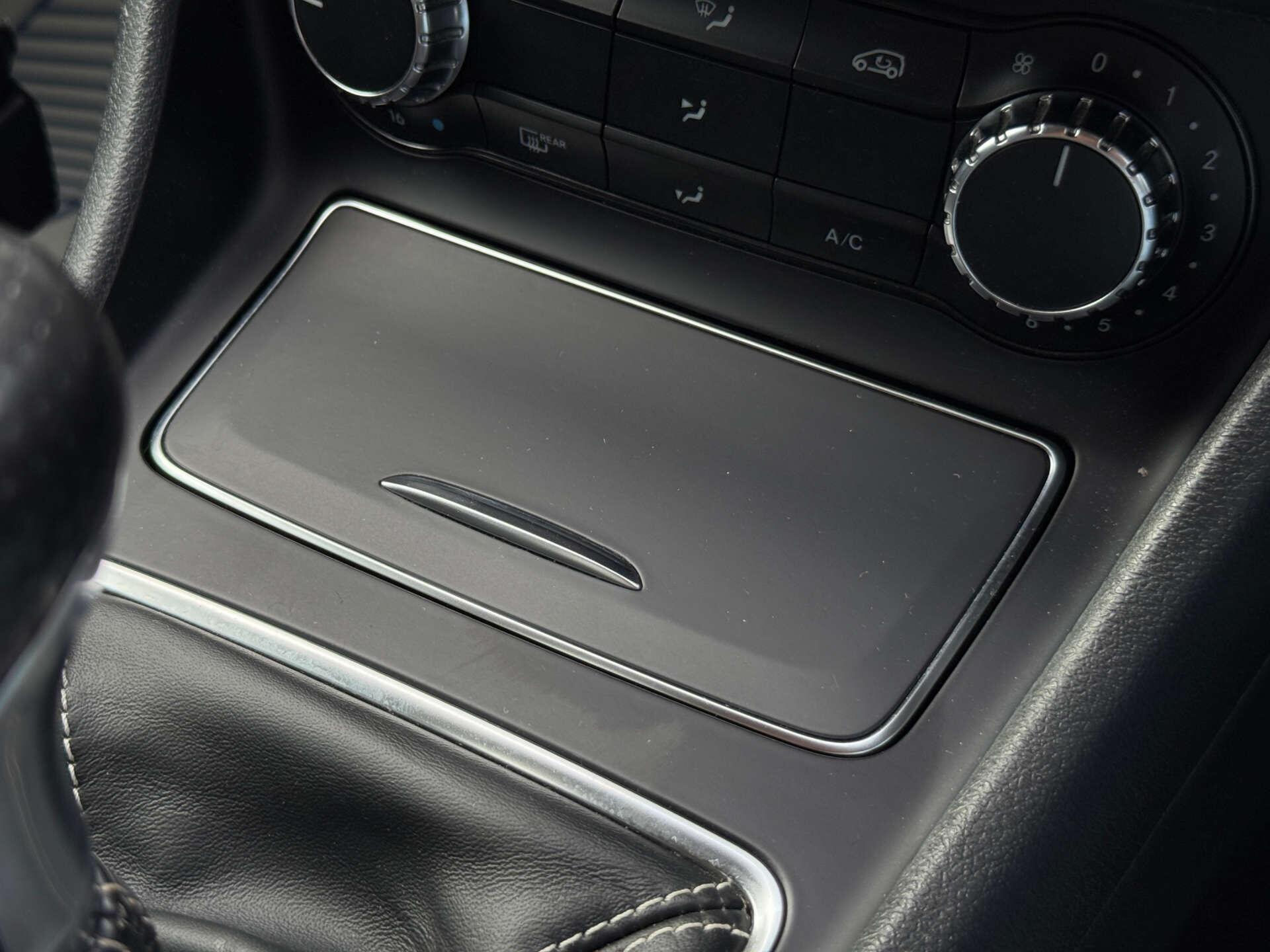 Mercedes-Benz GLA view 56