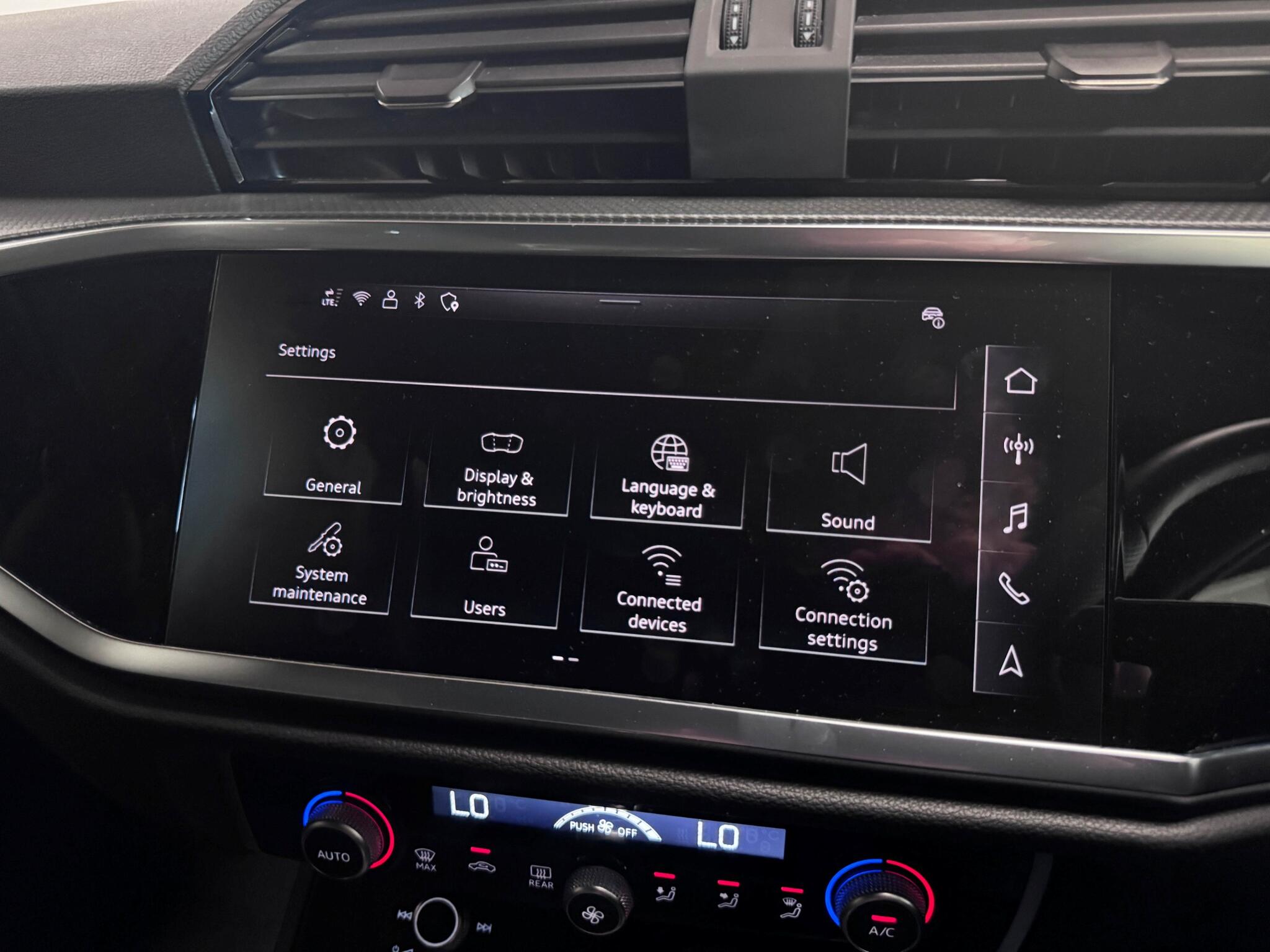 Audi Q3 view 60