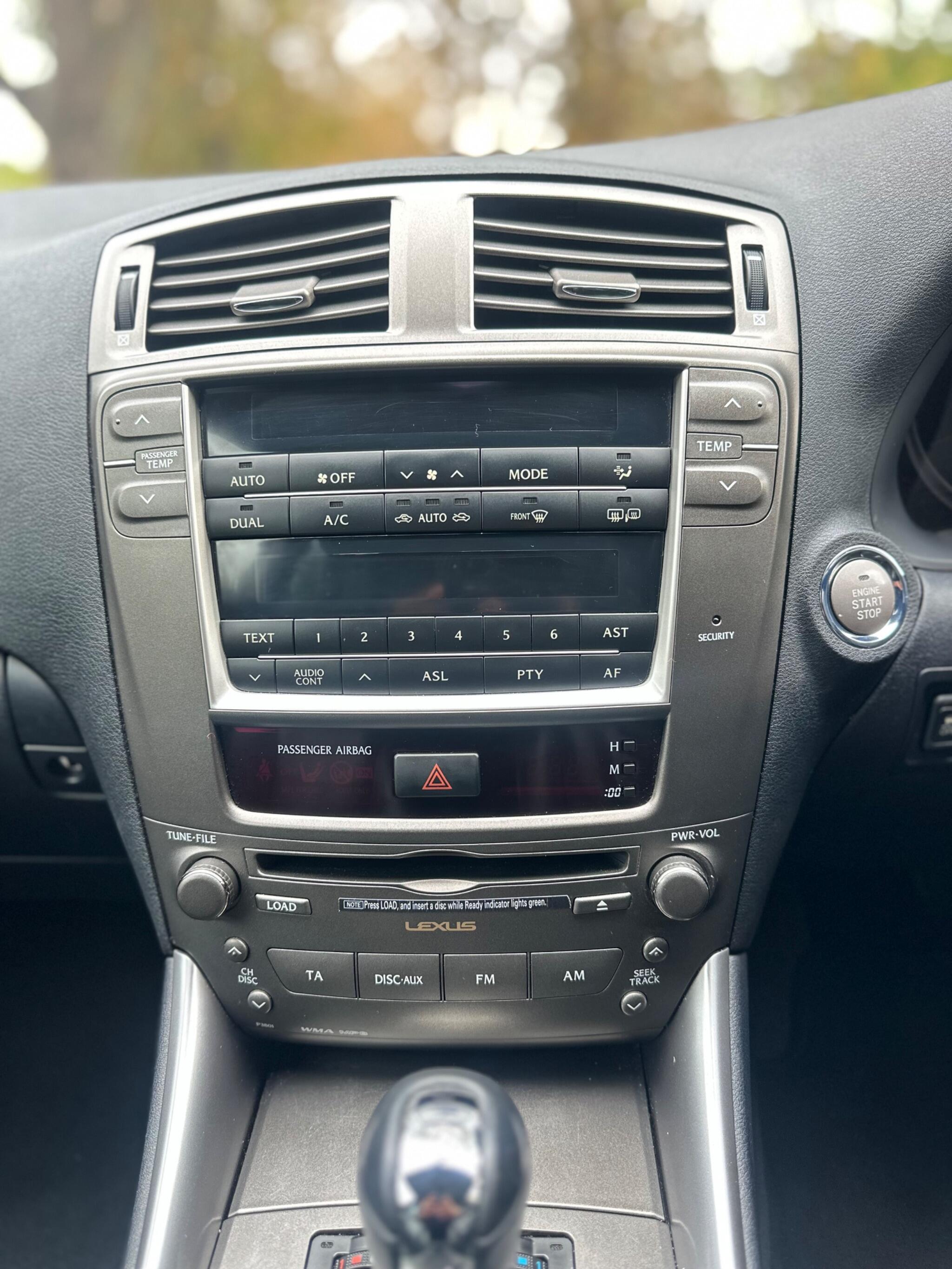2008 Lexus IS image 25