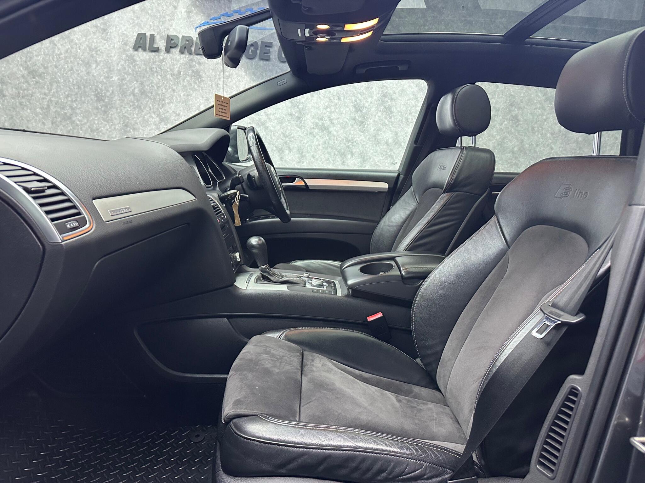 Audi Q7 view 3