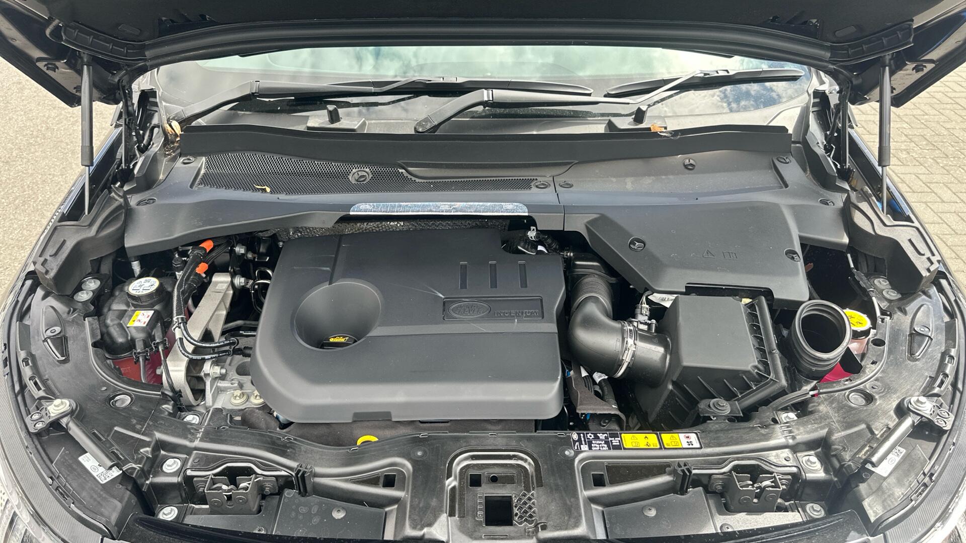 Land Rover Discovery Sport view 16
