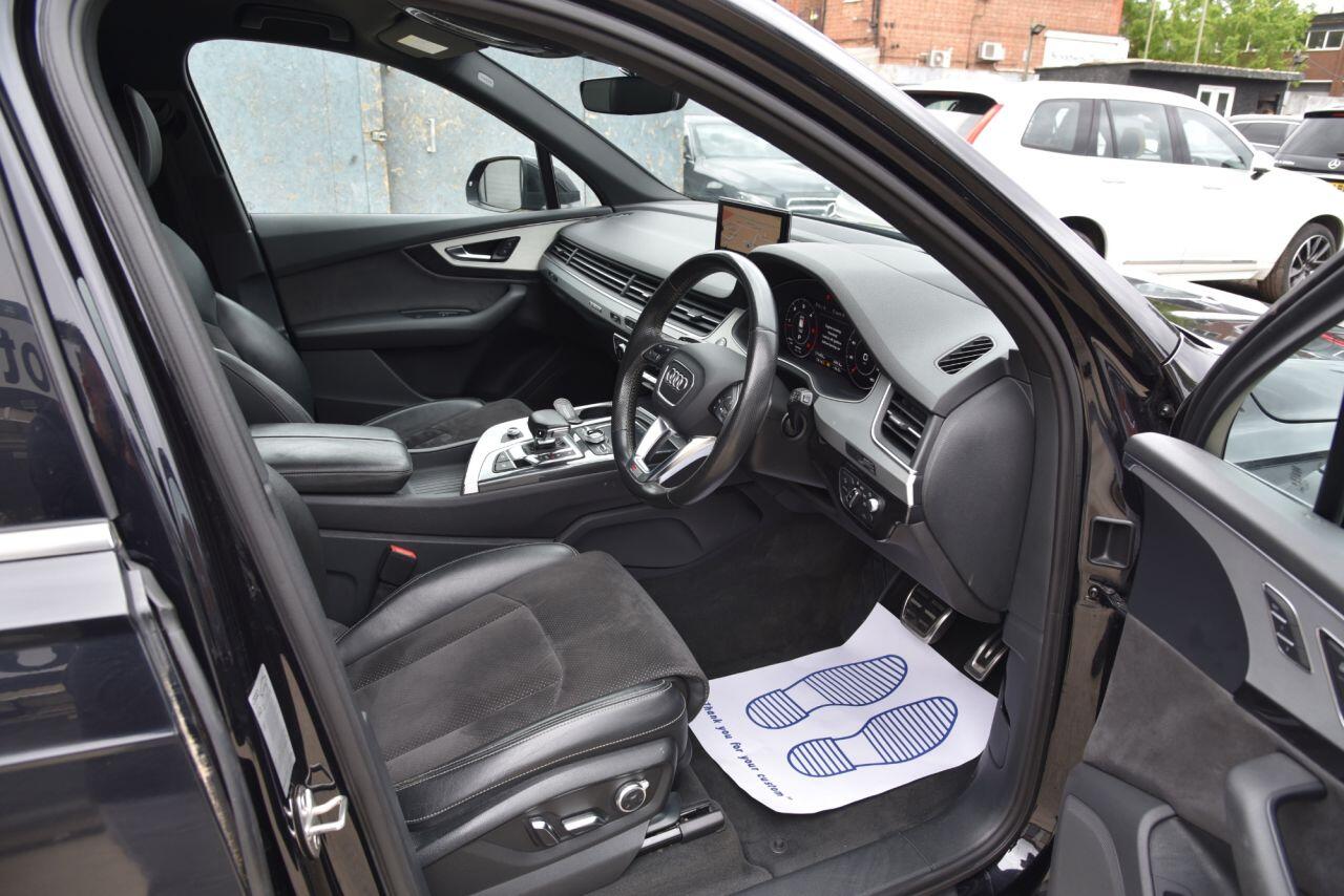 Audi Q7 view 18