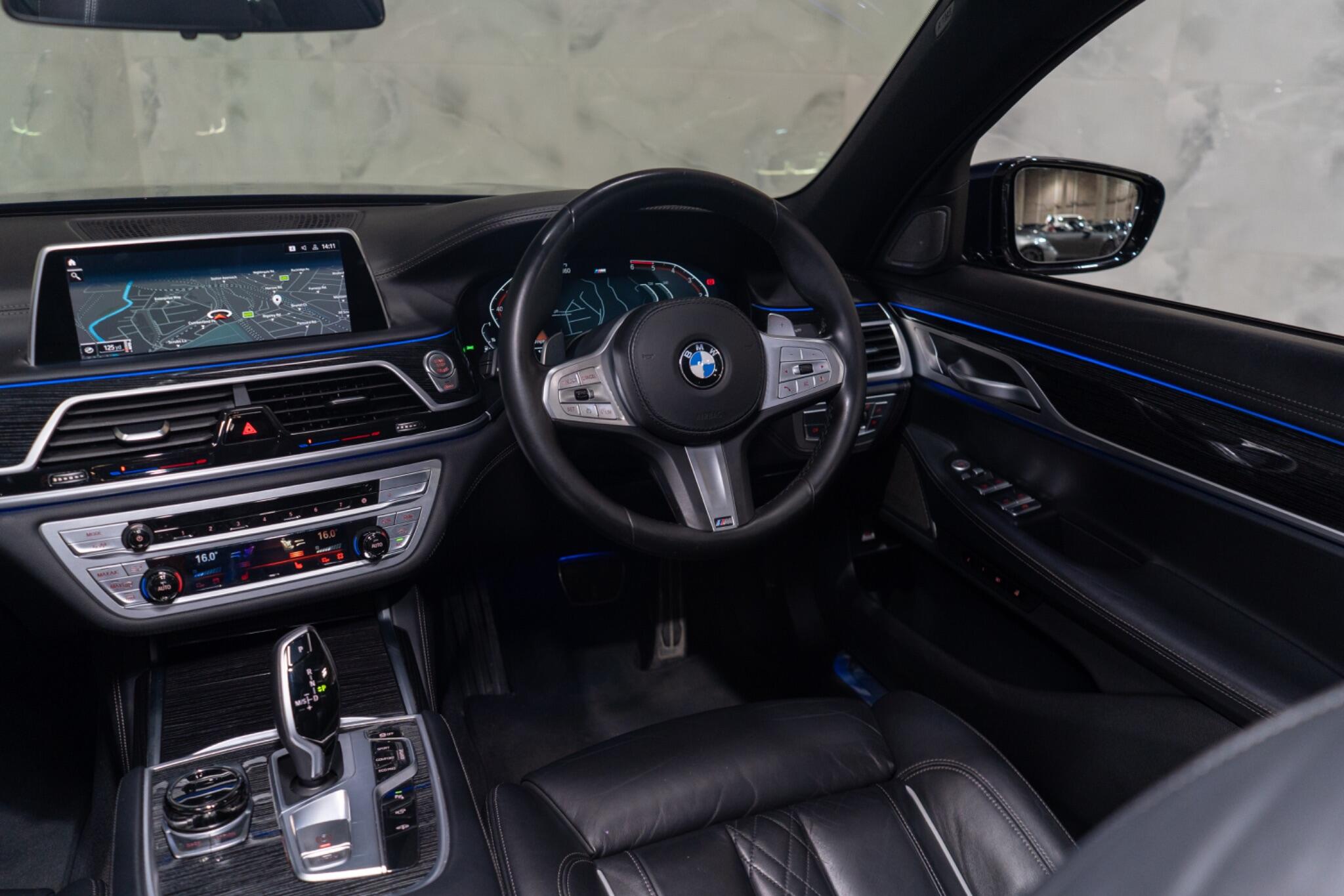 BMW 7 Series view 12