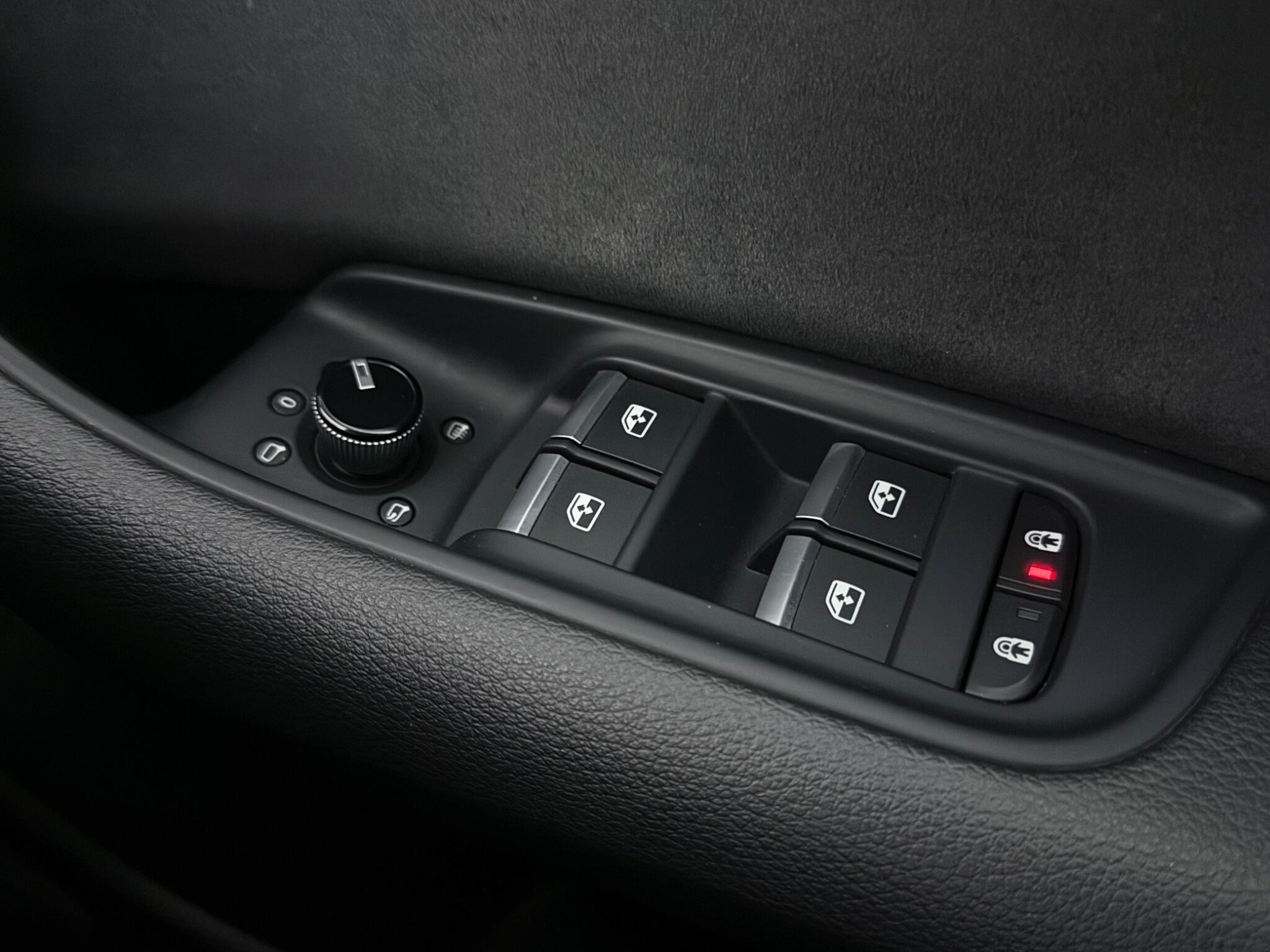 Audi Q8 view 20