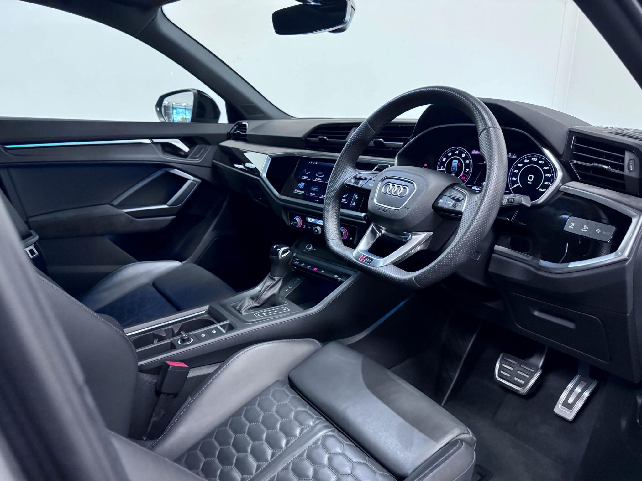 Audi RS Q3 view 36