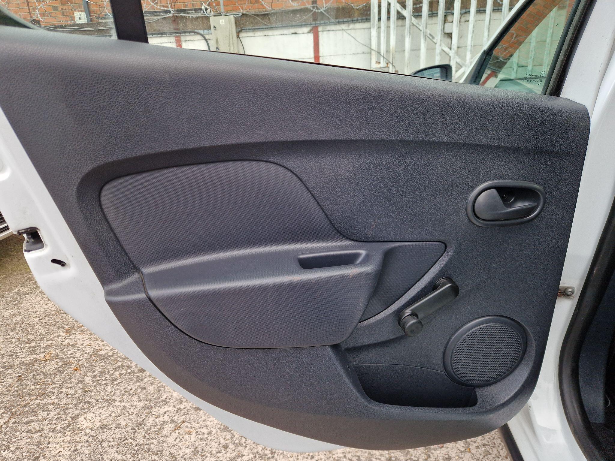 Dacia Sandero view 29