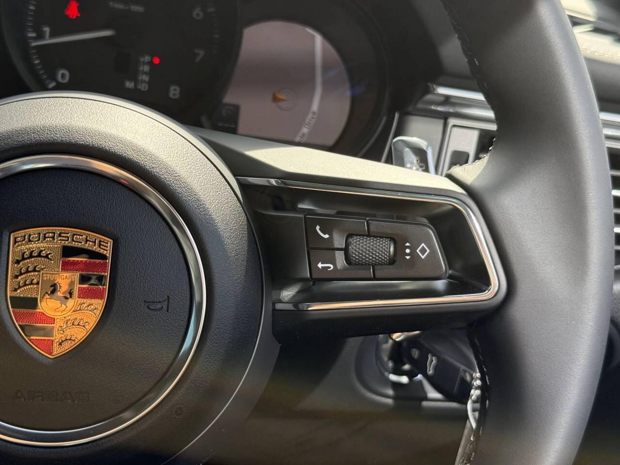 Porsche Macan view 24