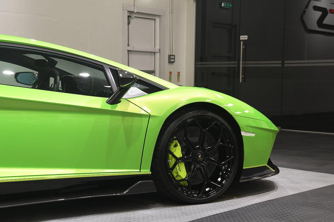 Lamborghini Aventador view 35